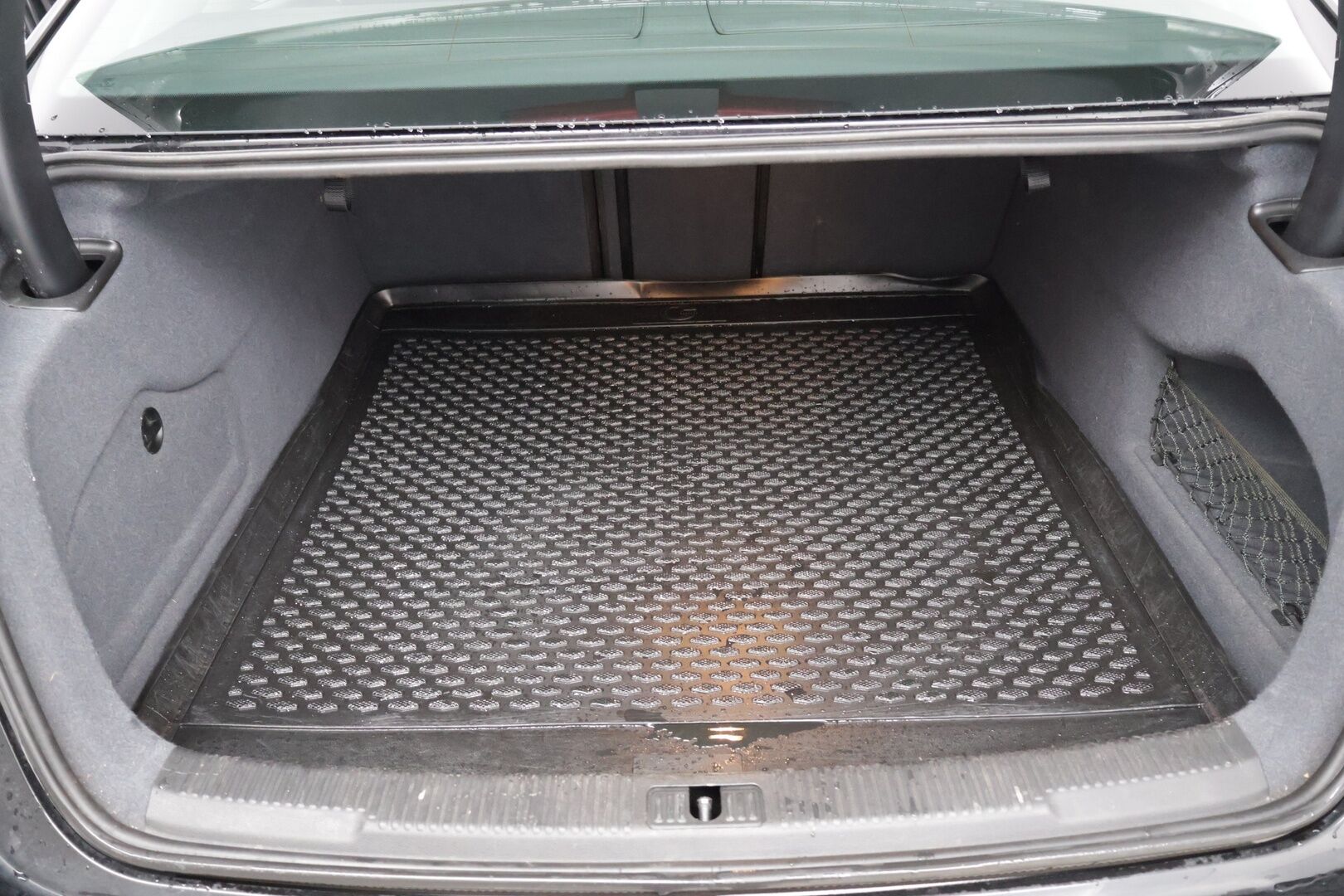 Audi A6 2012 Sedan 3,0 V6 TDI 150 kW quattro S tronic Start-Stop * / YritysOutlet - Myydään yrityksille / Vakkari / Tutkat / Taittuva vetokoukku / Lohkolämmitin / * - Myydään vain yrityksille / Ensimmäisellä omistajalla 14-vuotta ollut 3-litrainen Quattro / Säännöllisesti huollettu