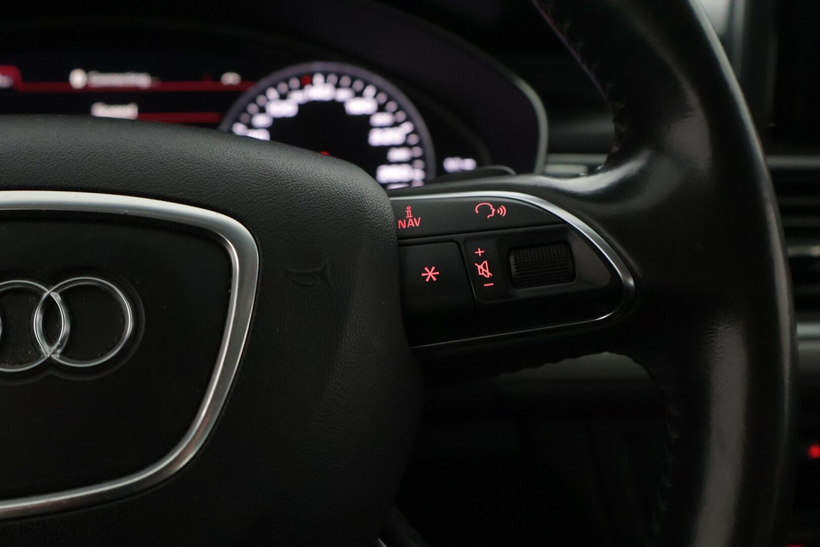 Audi A6 2012 Sedan 3,0 V6 TDI 150 kW quattro S tronic Start-Stop * / YritysOutlet - Myydään yrityksille / Vakkari / Tutkat / Taittuva vetokoukku / Lohkolämmitin / * - Myydään vain yrityksille / Ensimmäisellä omistajalla 14-vuotta ollut 3-litrainen Quattro / Säännöllisesti huollettu