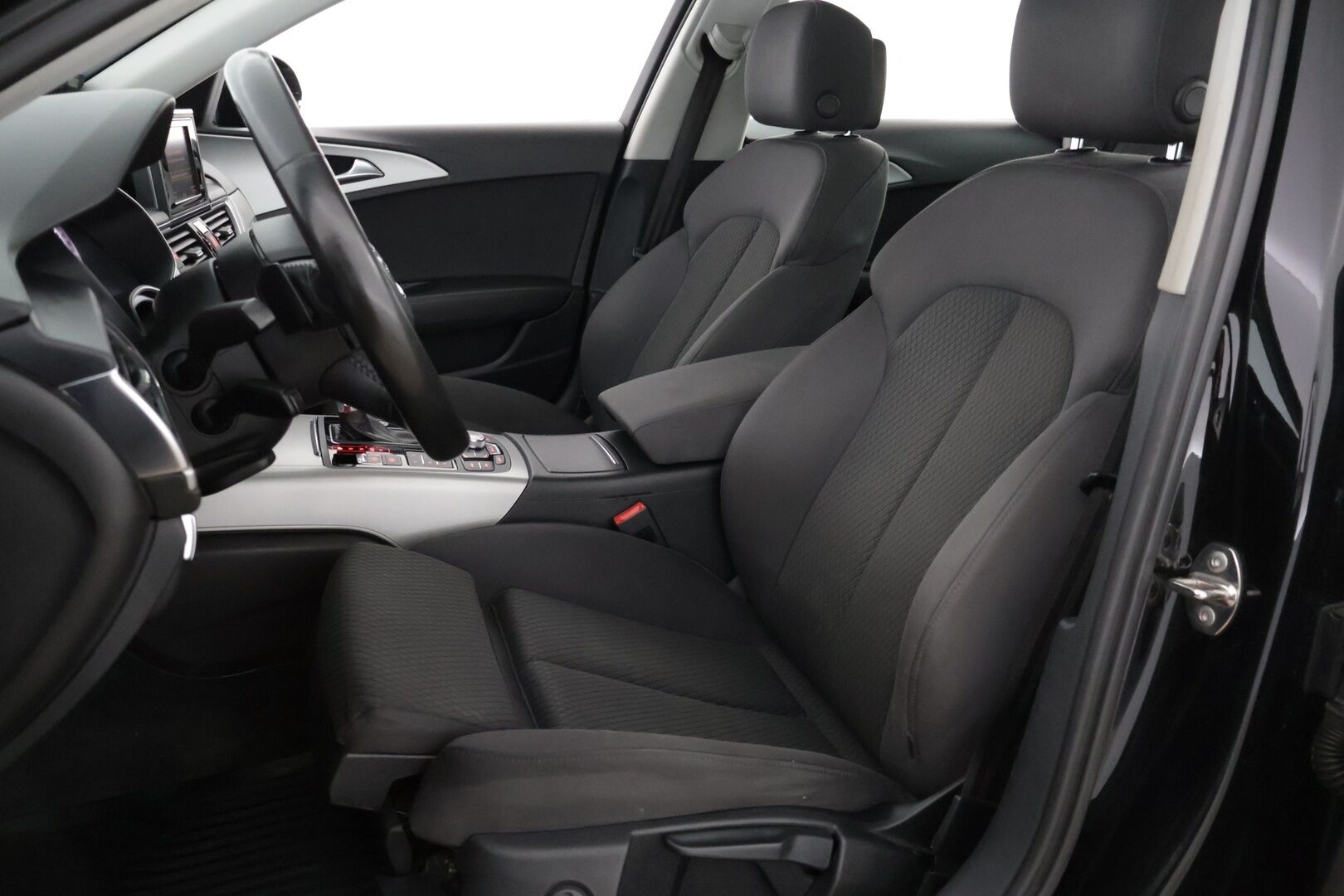 Audi A6 2012 Sedan 3,0 V6 TDI 150 kW quattro S tronic Start-Stop * / YritysOutlet - Myydään yrityksille / Vakkari / Tutkat / Taittuva vetokoukku / Lohkolämmitin / * - Myydään vain yrityksille / Ensimmäisellä omistajalla 14-vuotta ollut 3-litrainen Quattro / Säännöllisesti huollettu