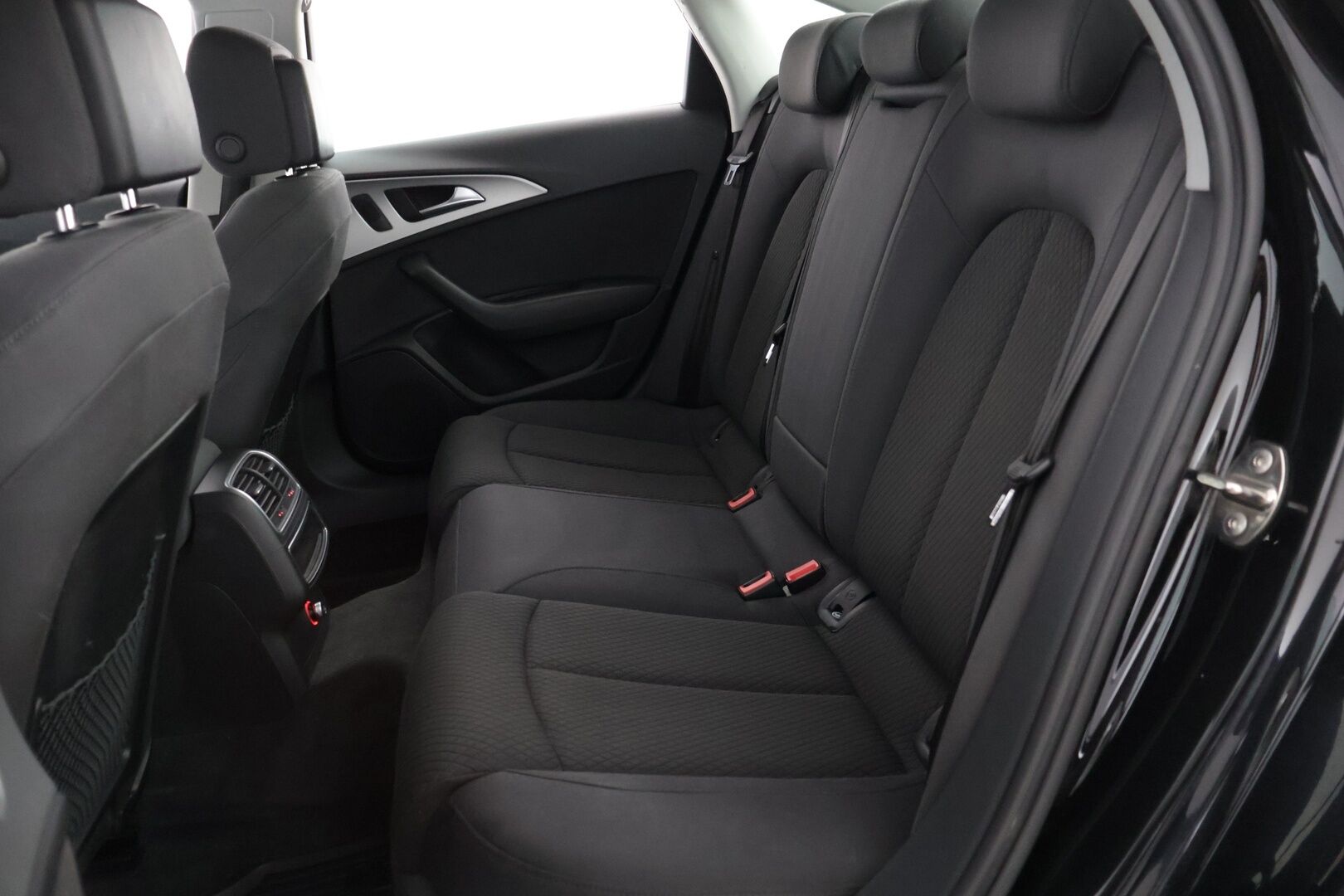 Audi A6 2012 Sedan 3,0 V6 TDI 150 kW quattro S tronic Start-Stop * / YritysOutlet - Myydään yrityksille / Vakkari / Tutkat / Taittuva vetokoukku / Lohkolämmitin / * - Myydään vain yrityksille / Ensimmäisellä omistajalla 14-vuotta ollut 3-litrainen Quattro / Säännöllisesti huollettu