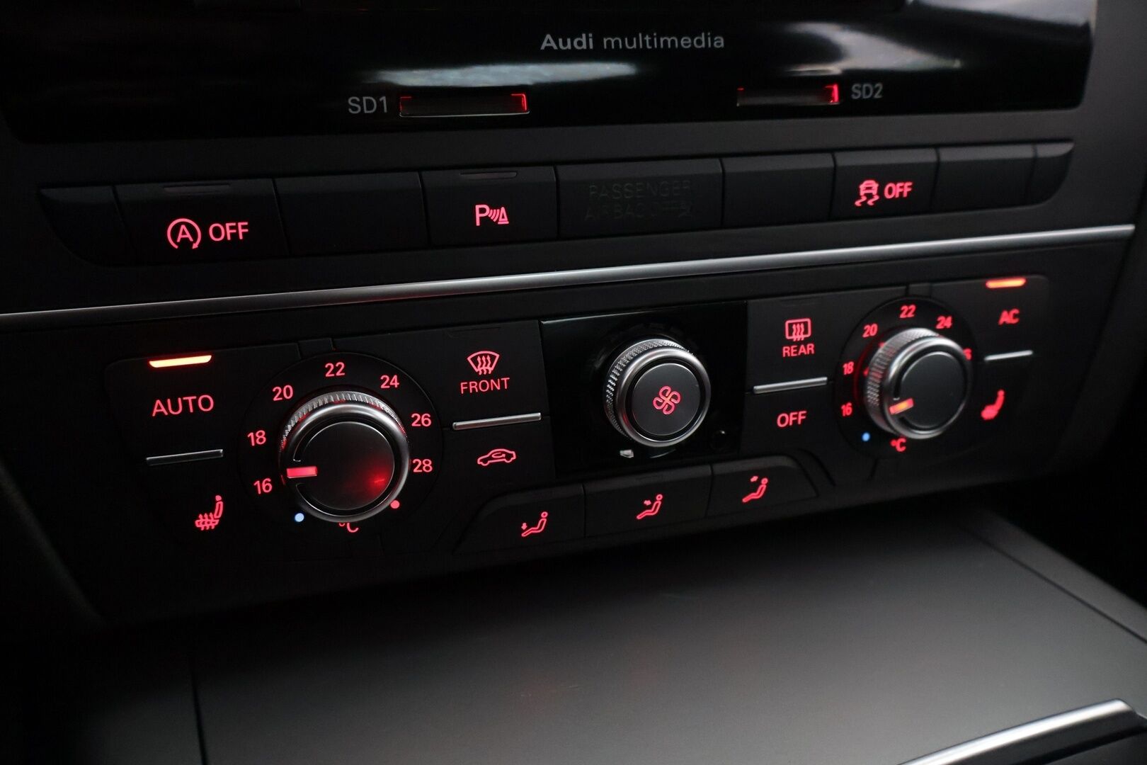 Audi A6 2012 Sedan 3,0 V6 TDI 150 kW quattro S tronic Start-Stop * / YritysOutlet - Myydään yrityksille / Vakkari / Tutkat / Taittuva vetokoukku / Lohkolämmitin / * - Myydään vain yrityksille / Ensimmäisellä omistajalla 14-vuotta ollut 3-litrainen Quattro / Säännöllisesti huollettu