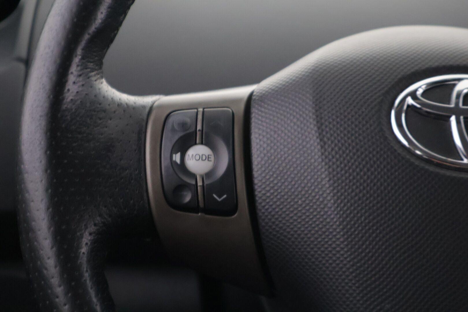 Toyota Yaris 2011 1,33 Dual VVT-i Stop & Start Edition 2011 5ov *Webasto / Lohko+Sisälämmitin / Ilmastointi / Kahdet renkaat * - Suomi-auto / Harvinainen Webasto kaukosäätimellä / Erittäin hienossa kunnossa oleva yksilö