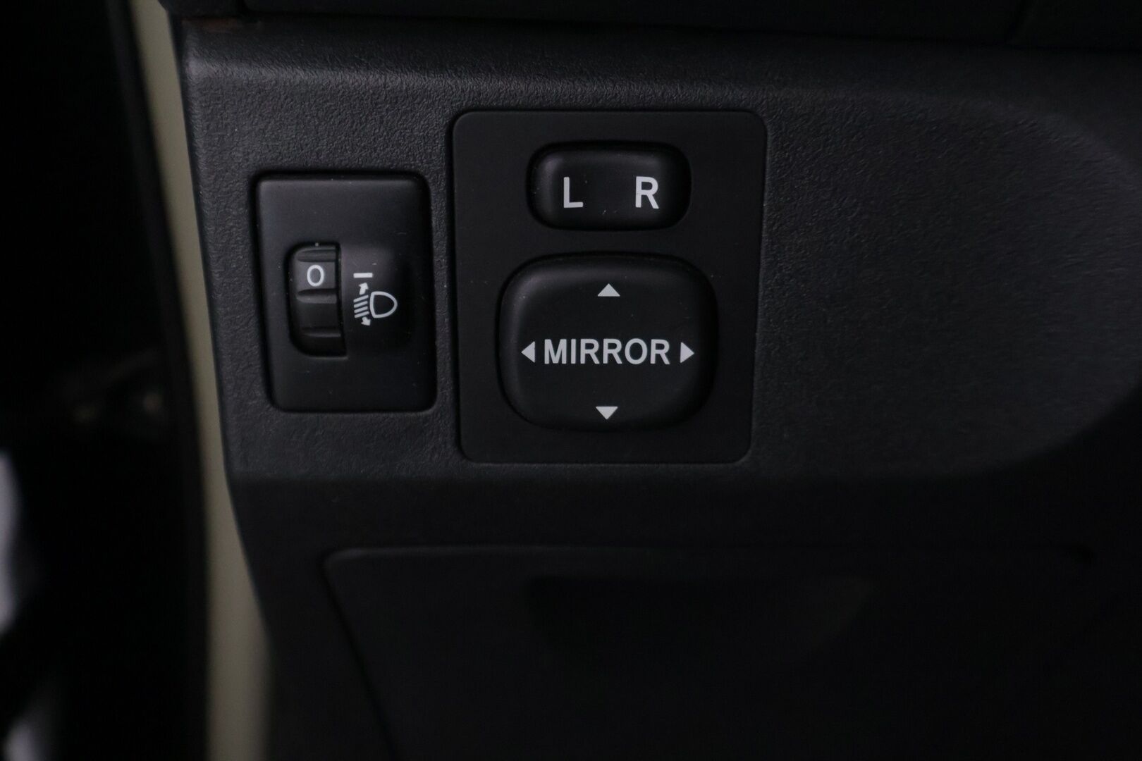 Toyota Yaris 2011 1,33 Dual VVT-i Stop & Start Edition 2011 5ov *Webasto / Lohko+Sisälämmitin / Ilmastointi / Kahdet renkaat * - Suomi-auto / Harvinainen Webasto kaukosäätimellä / Erittäin hienossa kunnossa oleva yksilö