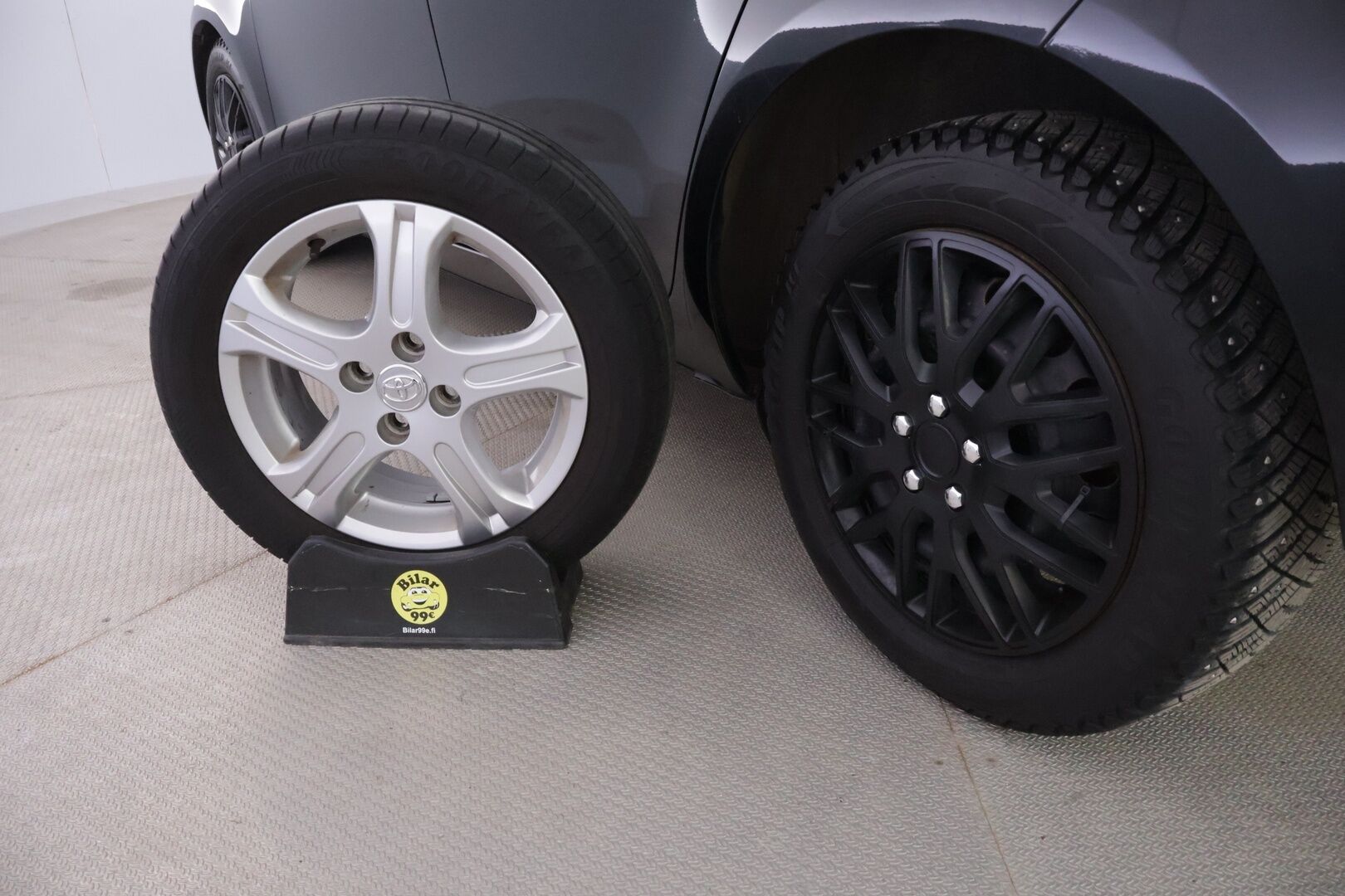 Toyota Yaris 2011 1,33 Dual VVT-i Stop & Start Edition 2011 5ov *Webasto / Lohko+Sisälämmitin / Ilmastointi / Kahdet renkaat * - Suomi-auto / Harvinainen Webasto kaukosäätimellä / Erittäin hienossa kunnossa oleva yksilö