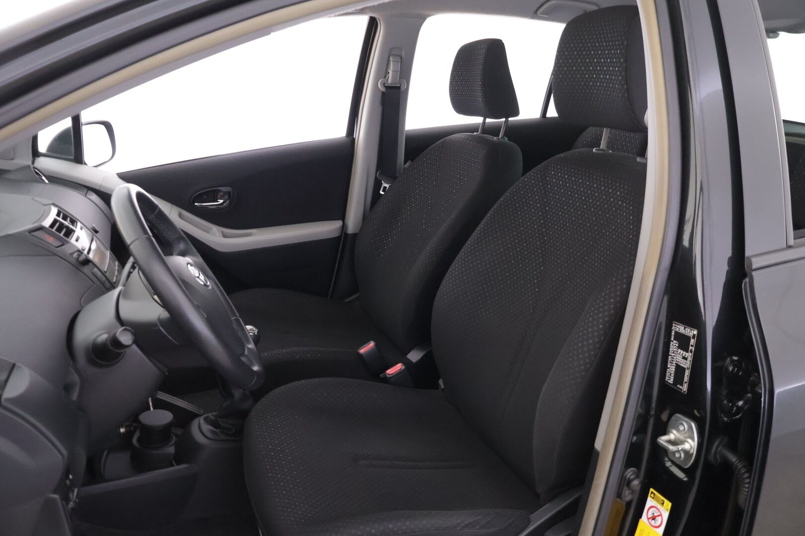 Toyota Yaris 2011 1,33 Dual VVT-i Stop & Start Edition 2011 5ov *Webasto / Lohko+Sisälämmitin / Ilmastointi / Kahdet renkaat * - Suomi-auto / Harvinainen Webasto kaukosäätimellä / Erittäin hienossa kunnossa oleva yksilö