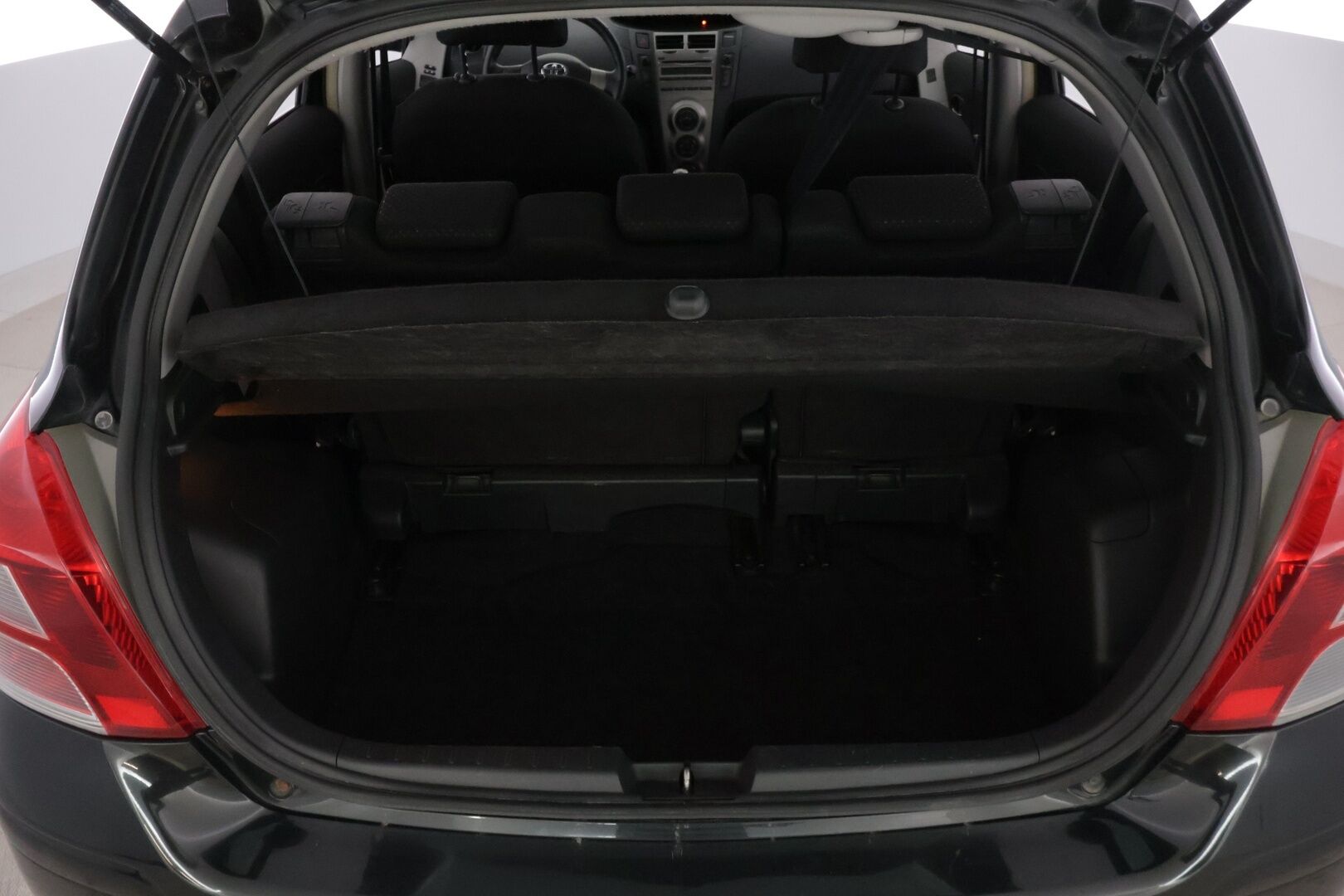 Toyota Yaris 2011 1,33 Dual VVT-i Stop & Start Edition 2011 5ov *Webasto / Lohko+Sisälämmitin / Ilmastointi / Kahdet renkaat * - Suomi-auto / Harvinainen Webasto kaukosäätimellä / Erittäin hienossa kunnossa oleva yksilö