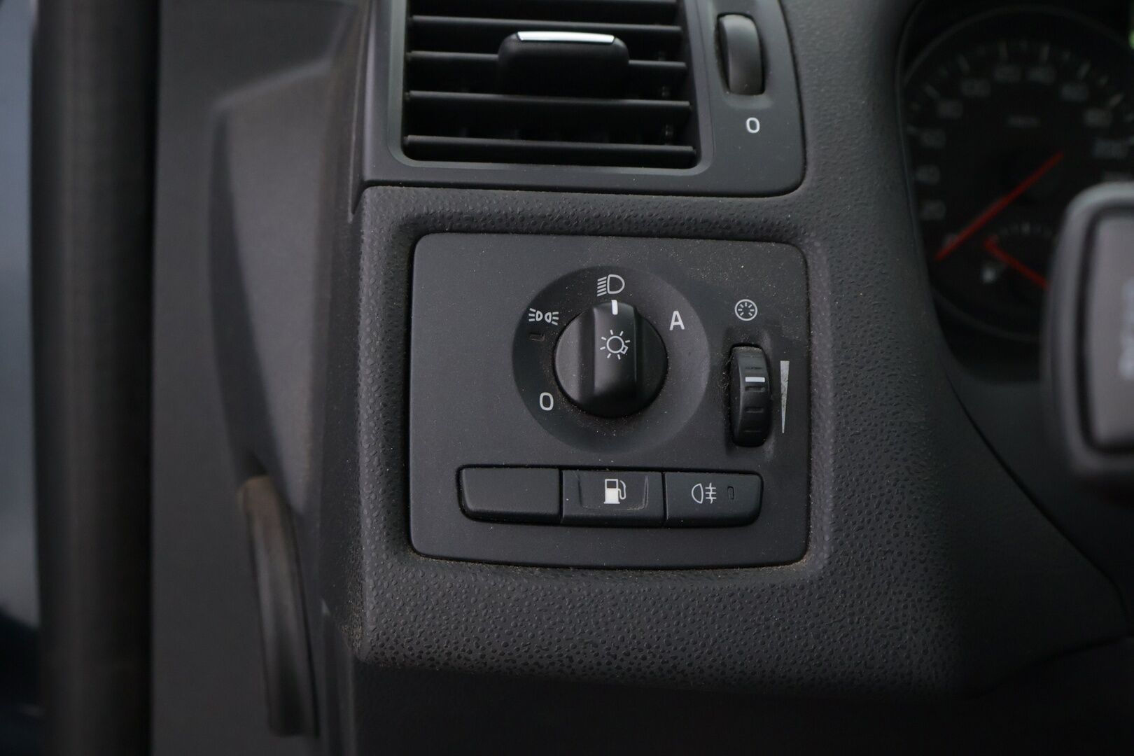 Volvo V50 2011 1,6D DRIVe S/S Classic- YritysOutlet - Myydään vain yrityksille - – Tämä auto myydään YritysOutlet -valikoimasta vain yritykselle