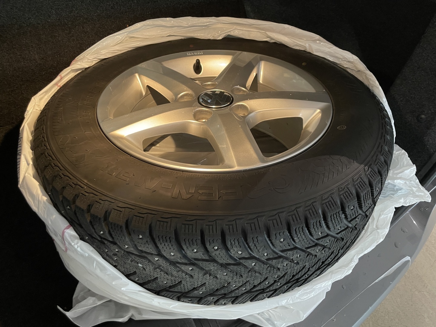 Volkswagen Jetta 2014 Hybrid 1,4 TSI 110 kW (150 hv) DSG-aut. - YritysOutlet - Myydään vain yrityksille - | Leima 06/2027 | Vakkari | Xenon | Kahdet renkaat/vanteet | Siisti! |