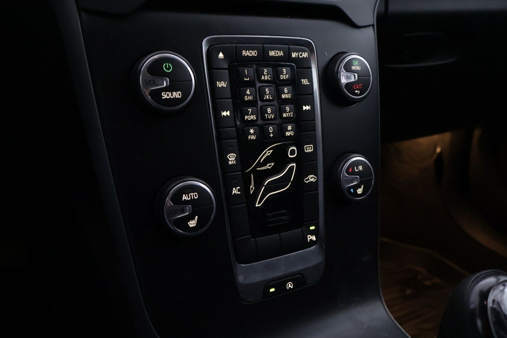 Volvo V40 2014 D2 Business aut *Myydään Huutokaupat.com*