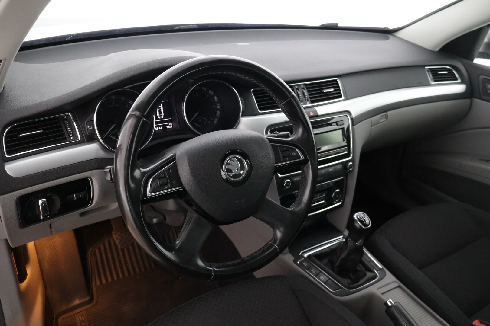 Skoda Superb 2014 2,0 TDI 170 Ambition * Webasto / Tutka / Xenon-ajovalot / Vakkari * - * 2-omisteinen Suomi-auto / 2x hyvät renkaat ja vanteet / Säännöllisesti huollettu ja juuri katsastettu *