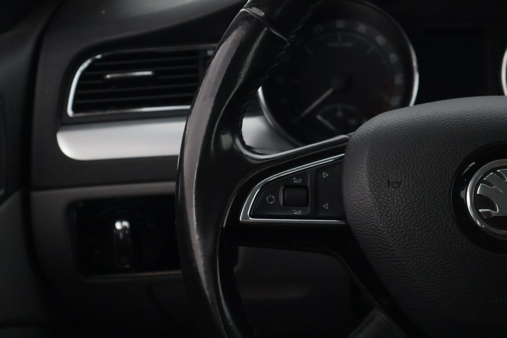 Skoda Superb 2014 2,0 TDI 170 Ambition * Webasto / Tutka / Xenon-ajovalot / Vakkari * - * 2-omisteinen Suomi-auto / 2x hyvät renkaat ja vanteet / Säännöllisesti huollettu ja juuri katsastettu *