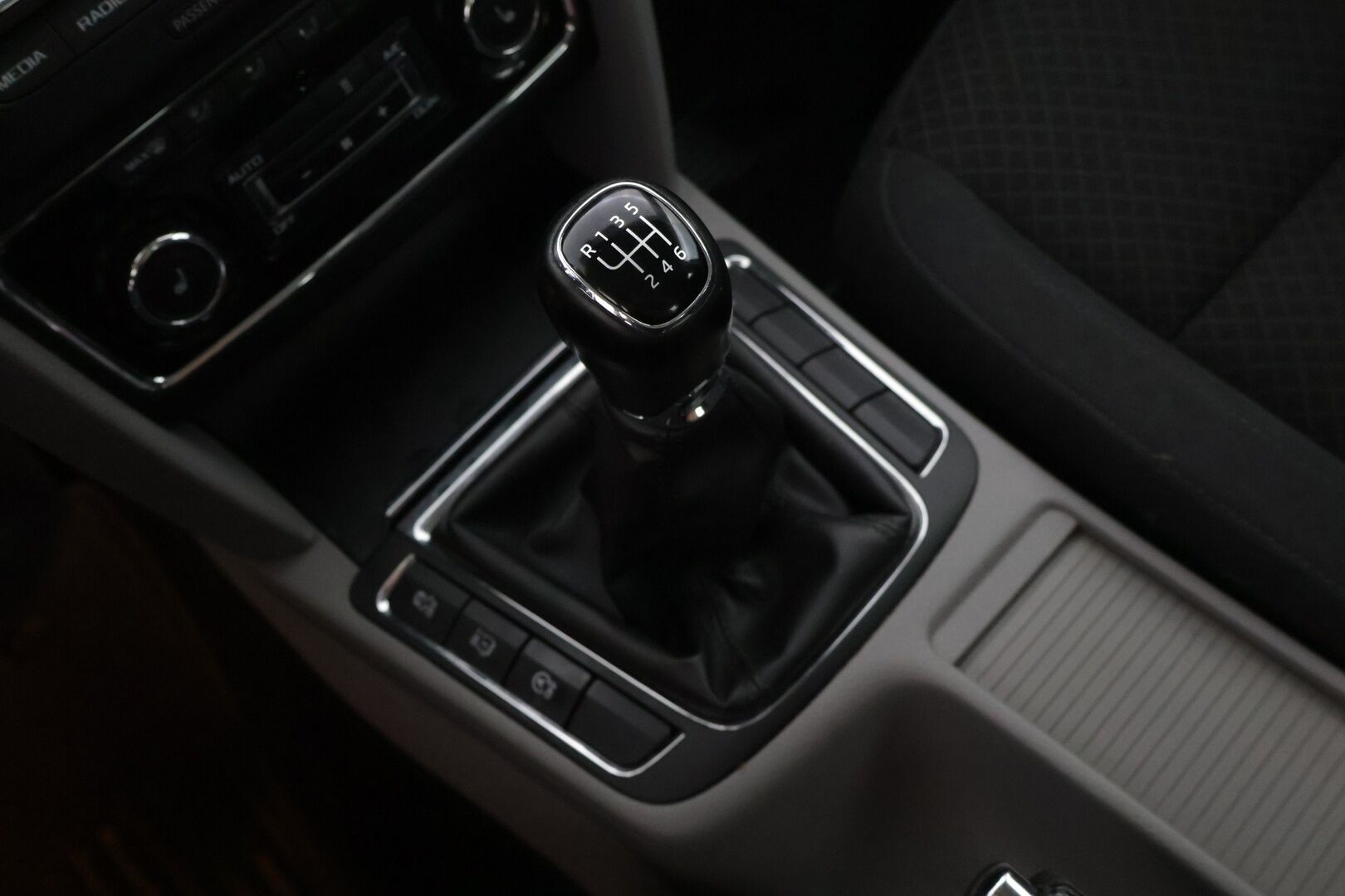 Skoda Superb 2014 2,0 TDI 170 Ambition * Webasto / Tutka / Xenon-ajovalot / Vakkari * - * 2-omisteinen Suomi-auto / 2x hyvät renkaat ja vanteet / Säännöllisesti huollettu ja juuri katsastettu *