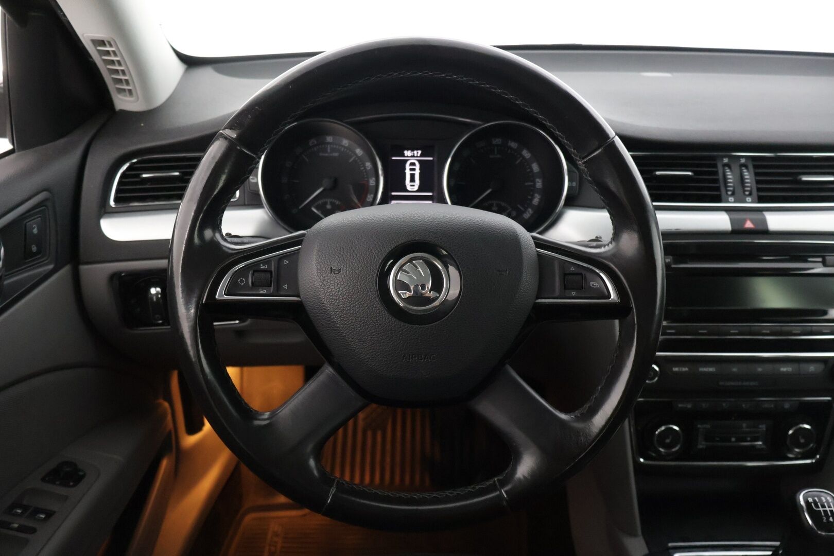 Skoda Superb 2014 2,0 TDI 170 Ambition * Webasto / Tutka / Xenon-ajovalot / Vakkari * - * 2-omisteinen Suomi-auto / 2x hyvät renkaat ja vanteet / Säännöllisesti huollettu ja juuri katsastettu *