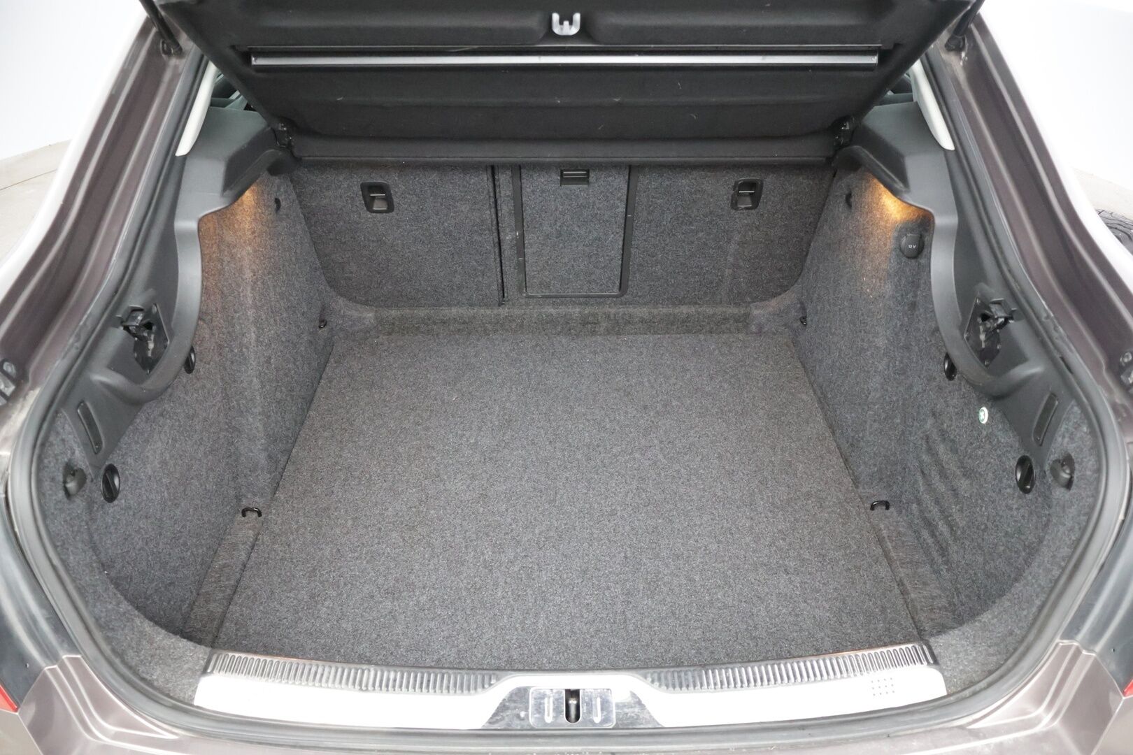 Skoda Superb 2014 2,0 TDI 170 Ambition * Webasto / Tutka / Xenon-ajovalot / Vakkari * - * 2-omisteinen Suomi-auto / 2x hyvät renkaat ja vanteet / Säännöllisesti huollettu ja juuri katsastettu *