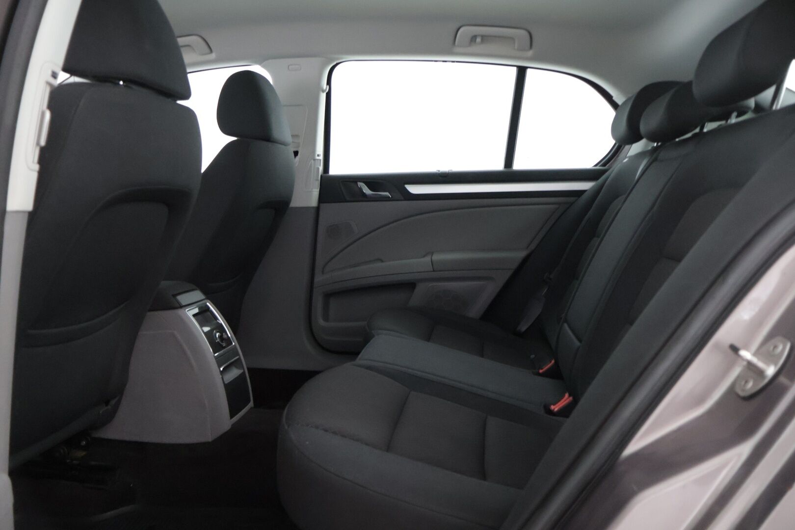 Skoda Superb 2014 2,0 TDI 170 Ambition * Webasto / Tutka / Xenon-ajovalot / Vakkari * - * 2-omisteinen Suomi-auto / 2x hyvät renkaat ja vanteet / Säännöllisesti huollettu ja juuri katsastettu *