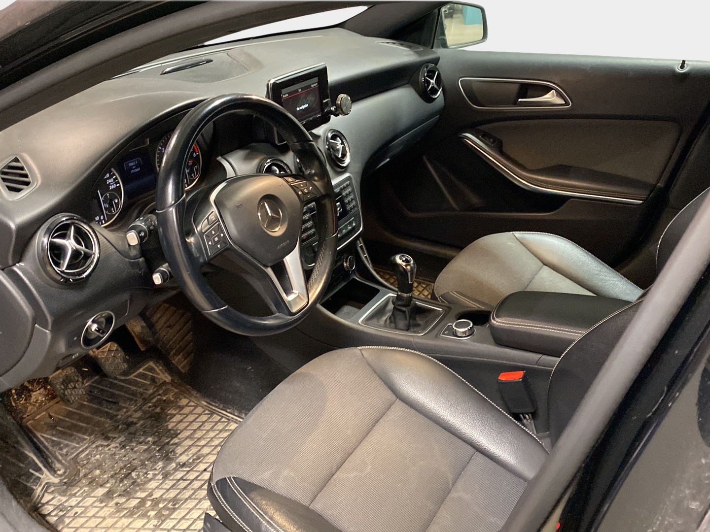 Mercedes-Benz A 2013 200 CDI BE Premium Business *Lohko- ja sisälämmitin / Vakkari / Bluetooth / Parkkitutkat / Puolinahat* - Kahdet huippukuntoiset renkaat / Ei Adblue-järjestelmää - HULLUT JOULUT KORKOTARJOUS 2,49% 