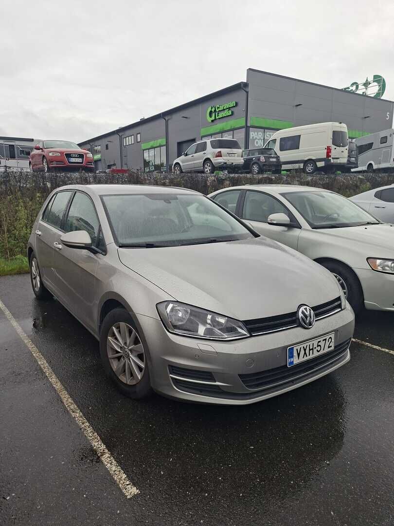 Volkswagen Golf 2014 Comfortline 1,4 TSI 90 kW (122 hv) BlueMotion Technology 4-ovinen - TULOSSA MYYNTIIN! | Suomi-auto | Webasto | Kahdet renkaat aluvantein | Bluethoot | Säntilliset huollot | 