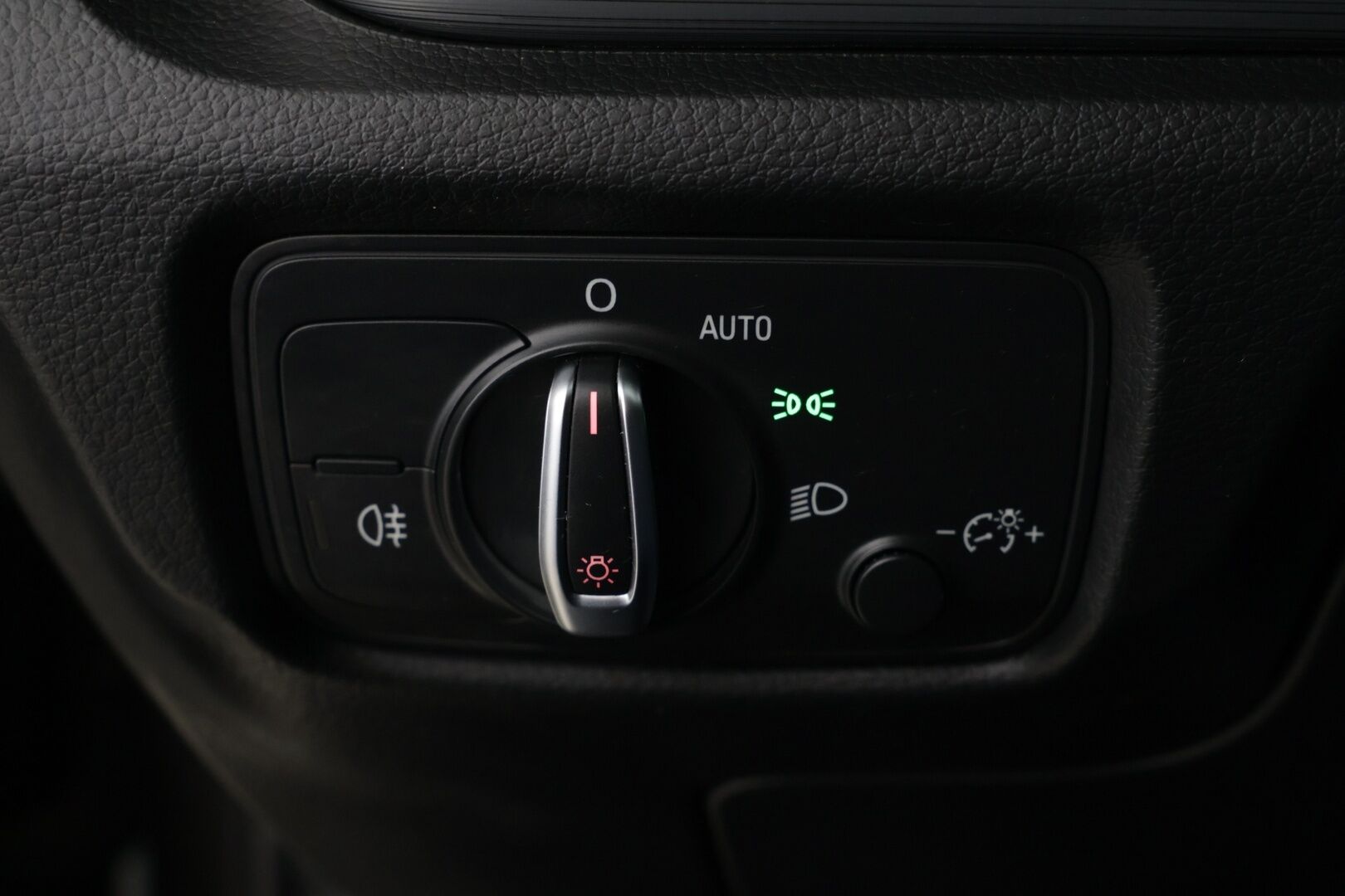 Audi A3 2014 Sedan Business 1,4 TFSI 92 kW - | Suomi-auto | Vakkari | Lohko | Start-stop | Parkkitutka |