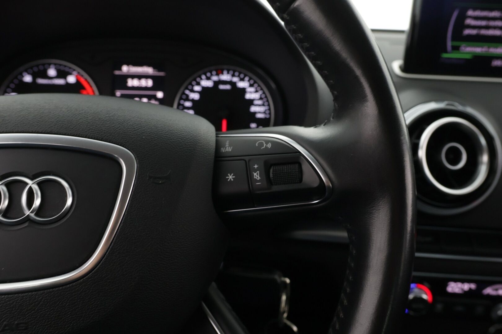 Audi A3 2014 Sedan Business 1,4 TFSI 92 kW * Suomi-auto / Vakkari / Lohko / Start-stop / Parkkitutka *