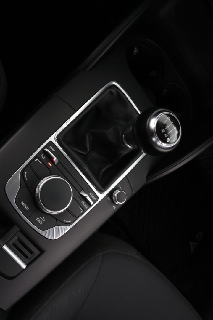 Audi A3 2014 Sedan Business 1,4 TFSI 92 kW * Suomi-auto / Vakkari / Lohko / Start-stop / Parkkitutka *