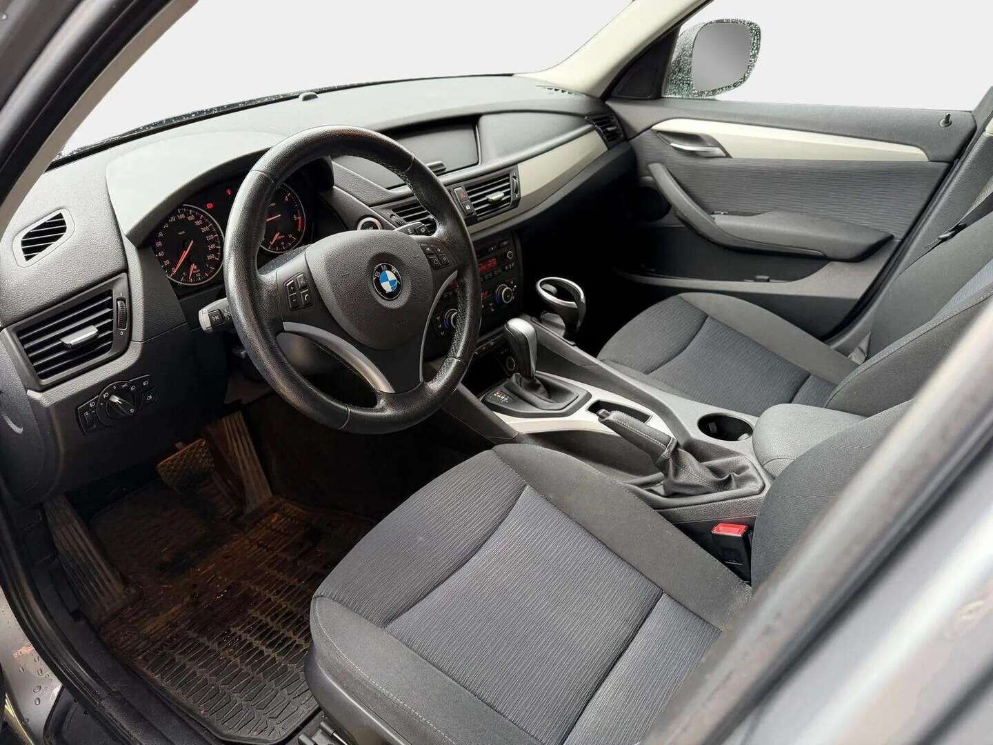 BMW X1 2011 A E84 SAV Business - Juuri saapunut! | P.tutka | Aut.Ilmastointi | Kahdet renkaat | Radio
