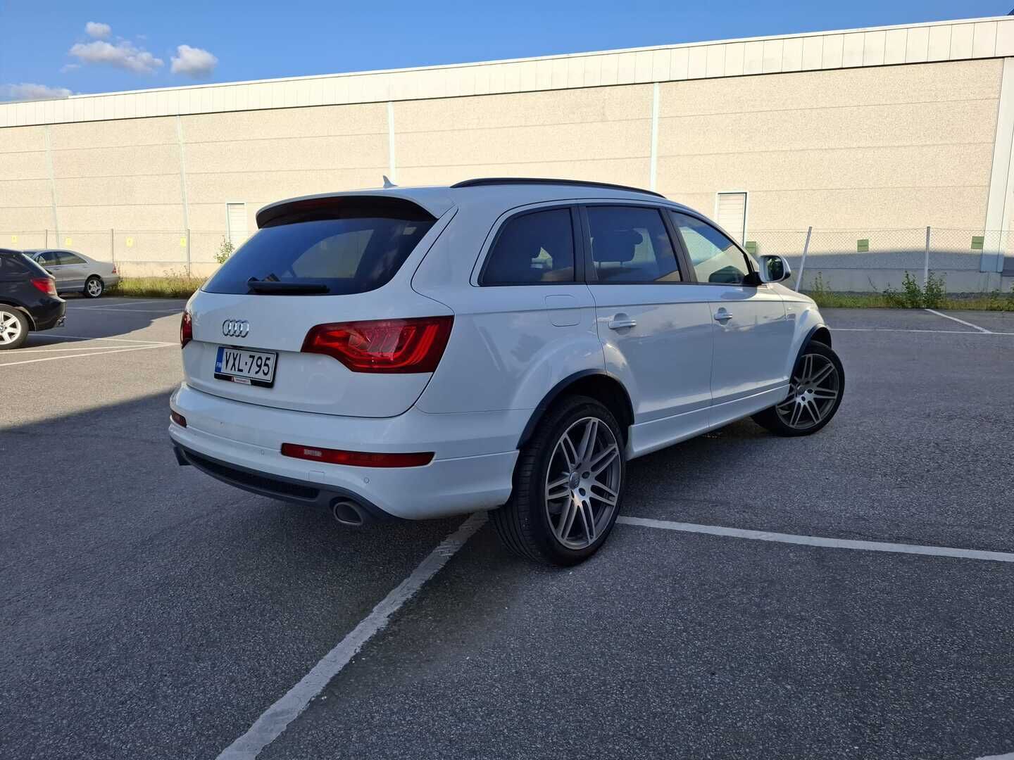 Audi Q7 2013 3.0TDI V6 S-line Quattro tiptronic-autom. - "6-Paikkainen / S-line / Jakoketju vaihdettu / Webasto / Koukku / P-kamera / Bose / Nahka-Alcantra / Panorama / Kattavasti varusteltu*