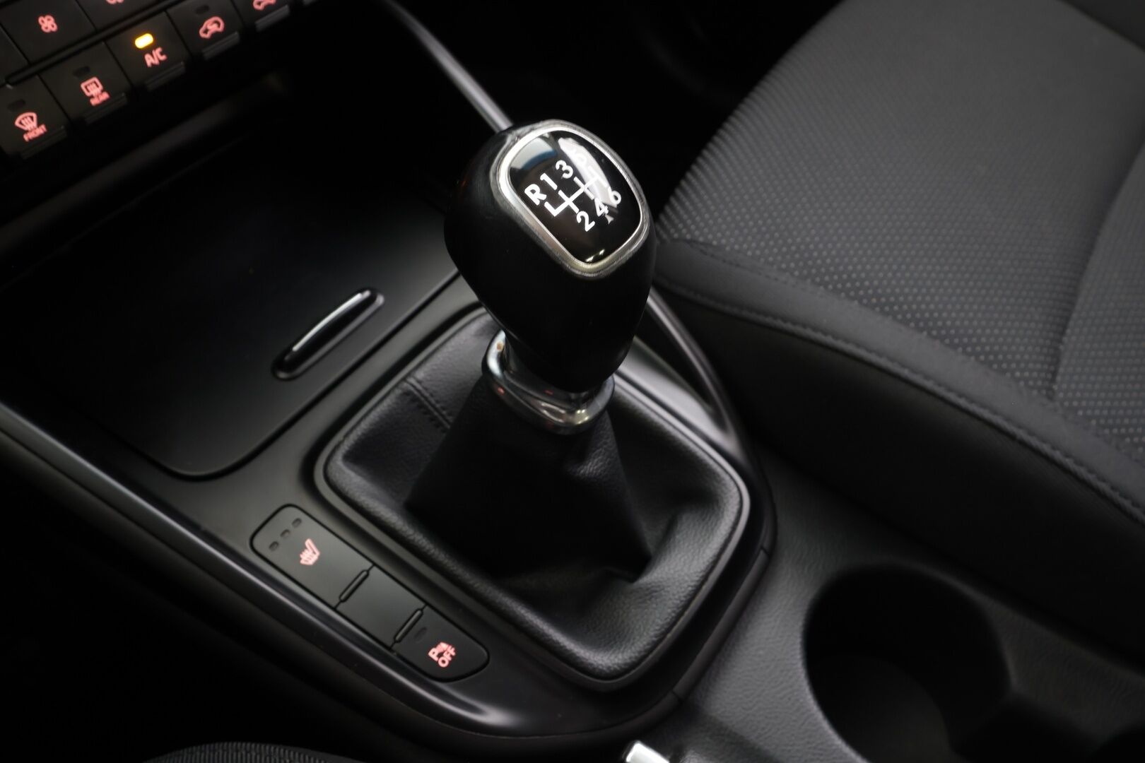 Kia Carens 2015 1,6 ISG Family Edition EcoDynamics 5P * Vakkari / P.tutka / Lohko+SIsä / Ratinlämmitin / Bluetooth * - Suomi-auto / Kahdet renkaat aluvanteilla