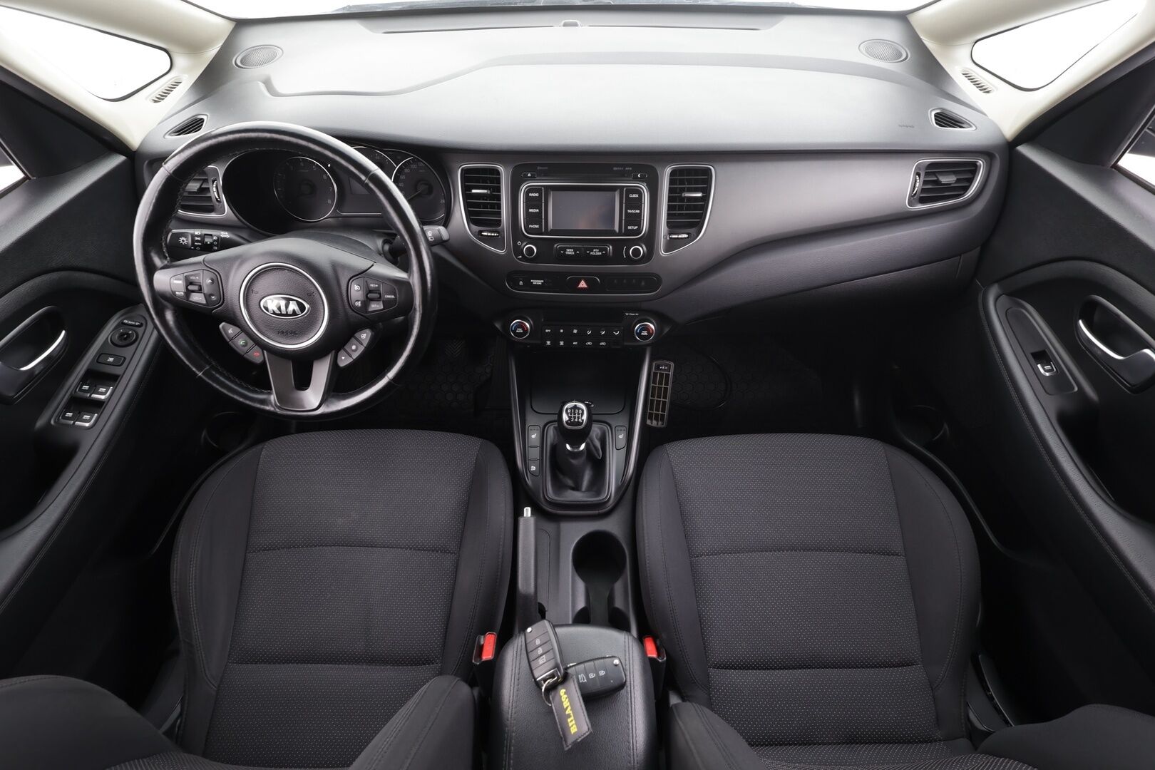 Kia Carens 2015 1,6 ISG Family Edition EcoDynamics 5P * Vakkari / P.tutka / Lohko+SIsä / Ratinlämmitin / Bluetooth * - Suomi-auto / Kahdet renkaat aluvanteilla