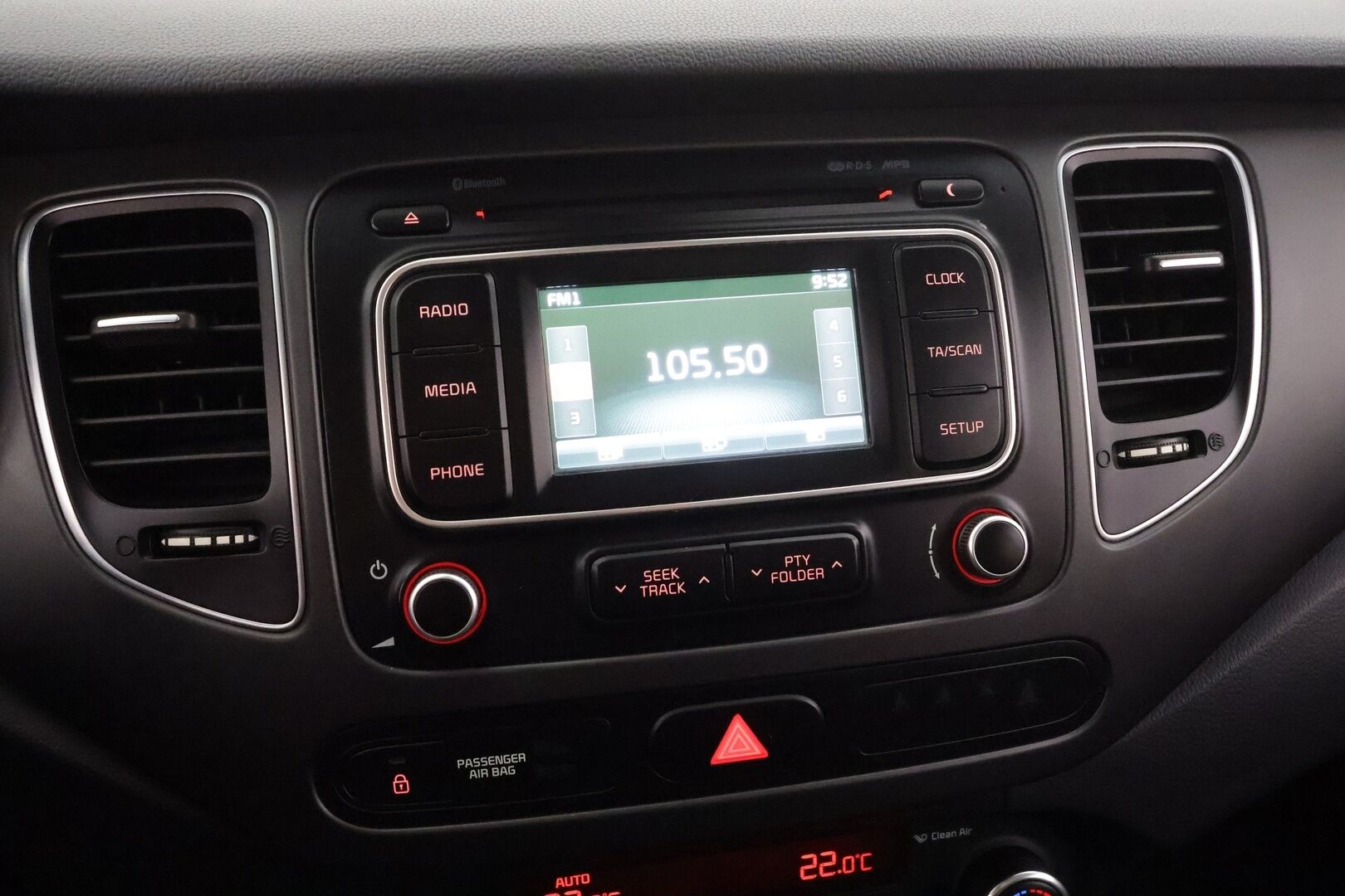 Kia Carens 2015 1,6 ISG Family Edition EcoDynamics 5P * Vakkari / P.tutka / Lohko+SIsä / Ratinlämmitin / Bluetooth * - Suomi-auto / Kahdet renkaat aluvanteilla