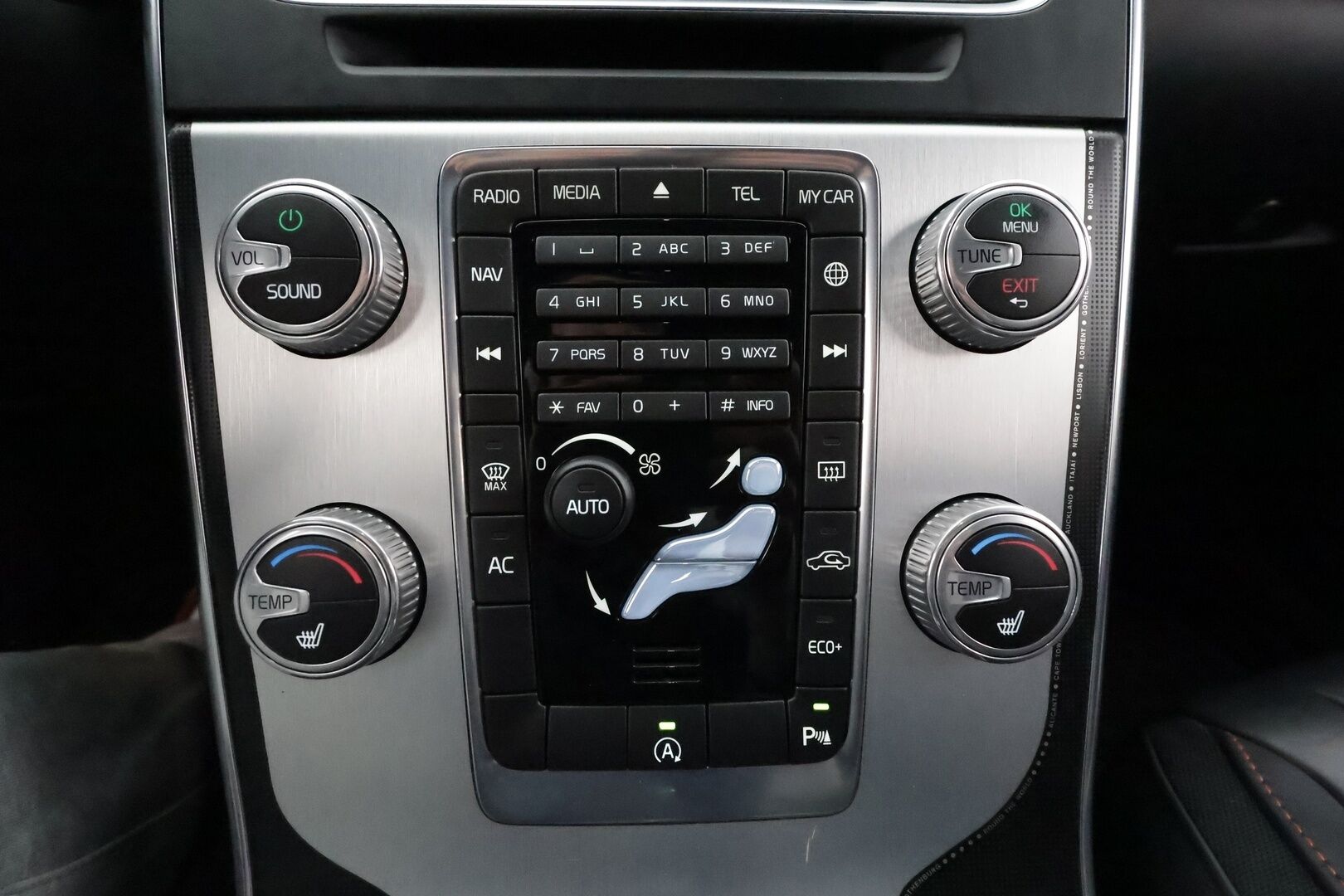 Volvo V60 2015 D4 Ocean Race Business aut **1-om Suomi-auto / Webasto / Vakkari / Koukku / Nahkasisusta / Kahdet renkaat**