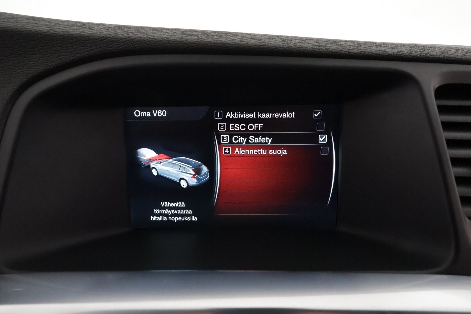 Volvo V60 2015 D4 Ocean Race Business aut **1-om Suomi-auto / Webasto / Vakkari / Koukku / Nahkasisusta / Kahdet renkaat**