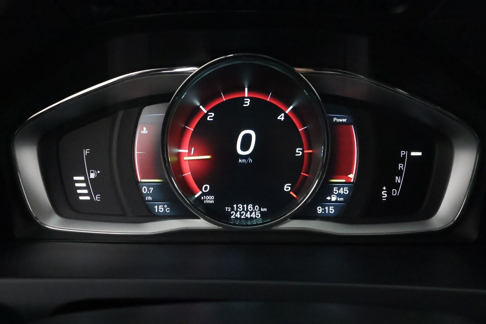 Volvo V60 2015 D4 Ocean Race Business aut **1-om Suomi-auto / Webasto / Vakkari / Koukku / Nahkasisusta / Kahdet renkaat**