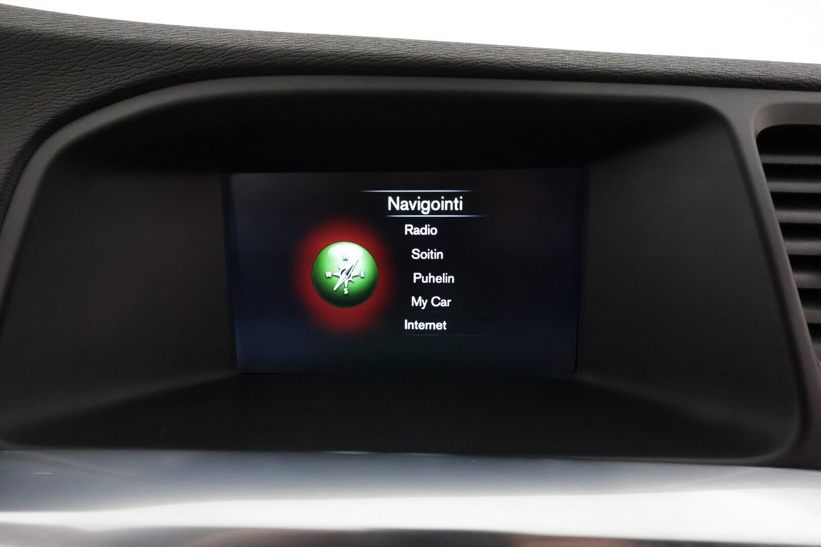 Volvo V60 2015 D4 Ocean Race Business aut **1-om Suomi-auto / Webasto / Vakkari / Koukku / Nahkasisusta / Kahdet renkaat**