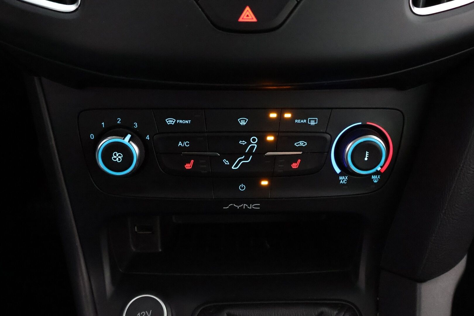 Ford Focus 2015 1,0 EcoBoost 125 hv Start/Stop M6 Trend Wagon - Suomiauto / Merkkihuollettu / Vakkari / Lämmitettävä Tuulilasi / Metalliväri / Juuri tullut Tampereelle!