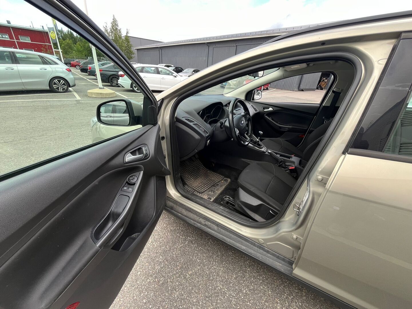 Ford Focus 2015 1,0 EcoBoost 125 hv Start/Stop M6 Trend Wagon - Suomiauto / Merkkihuollettu / Vakkari / Lämmitettävä Tuulilasi / Metalliväri / Juuri tullut Tampereelle!