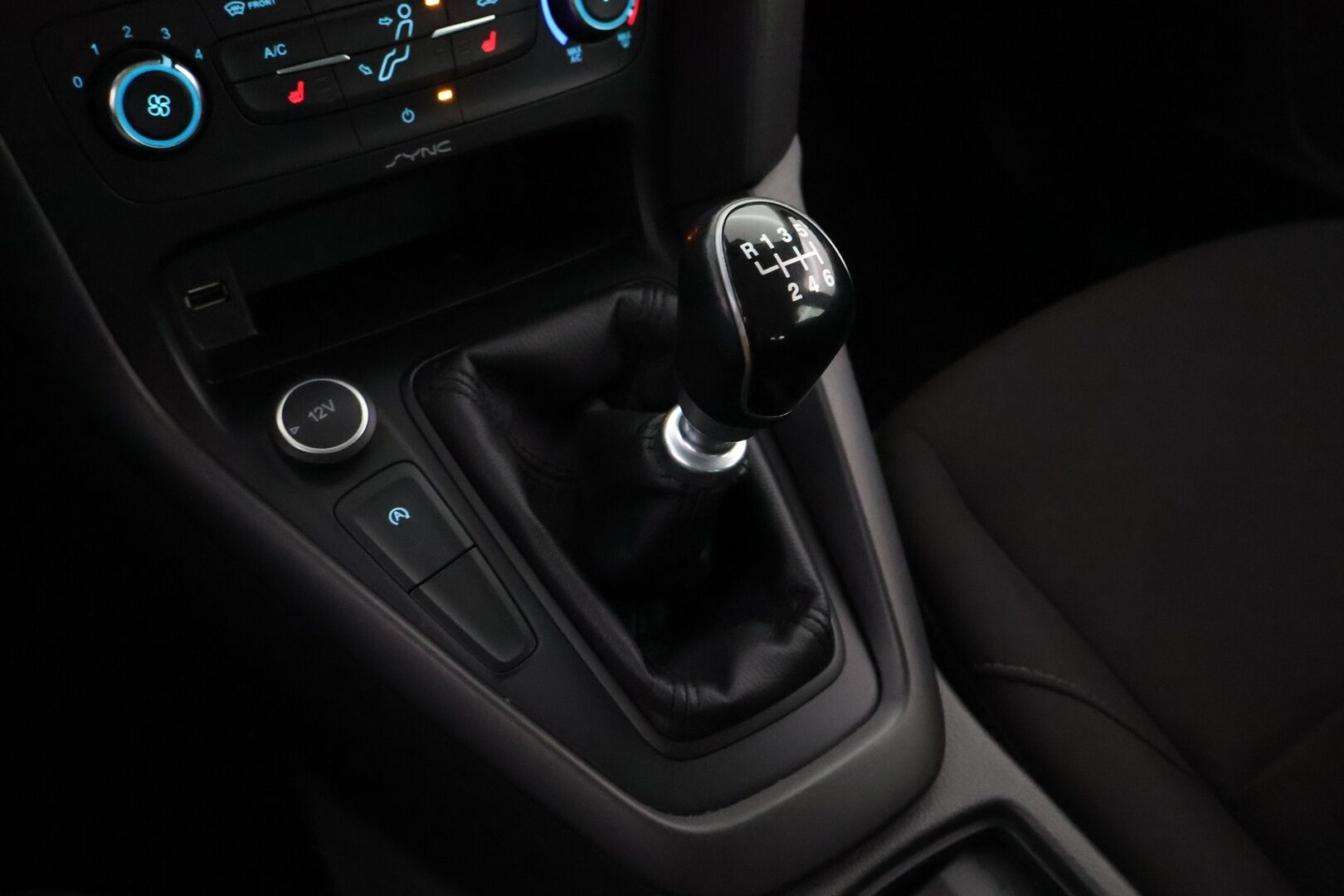 Ford Focus 2015 1,0 EcoBoost 125 hv Start/Stop M6 Trend Wagon - Suomiauto / Merkkihuollettu / Vakkari / Lämmitettävä Tuulilasi / Metalliväri / Juuri tullut Tampereelle!