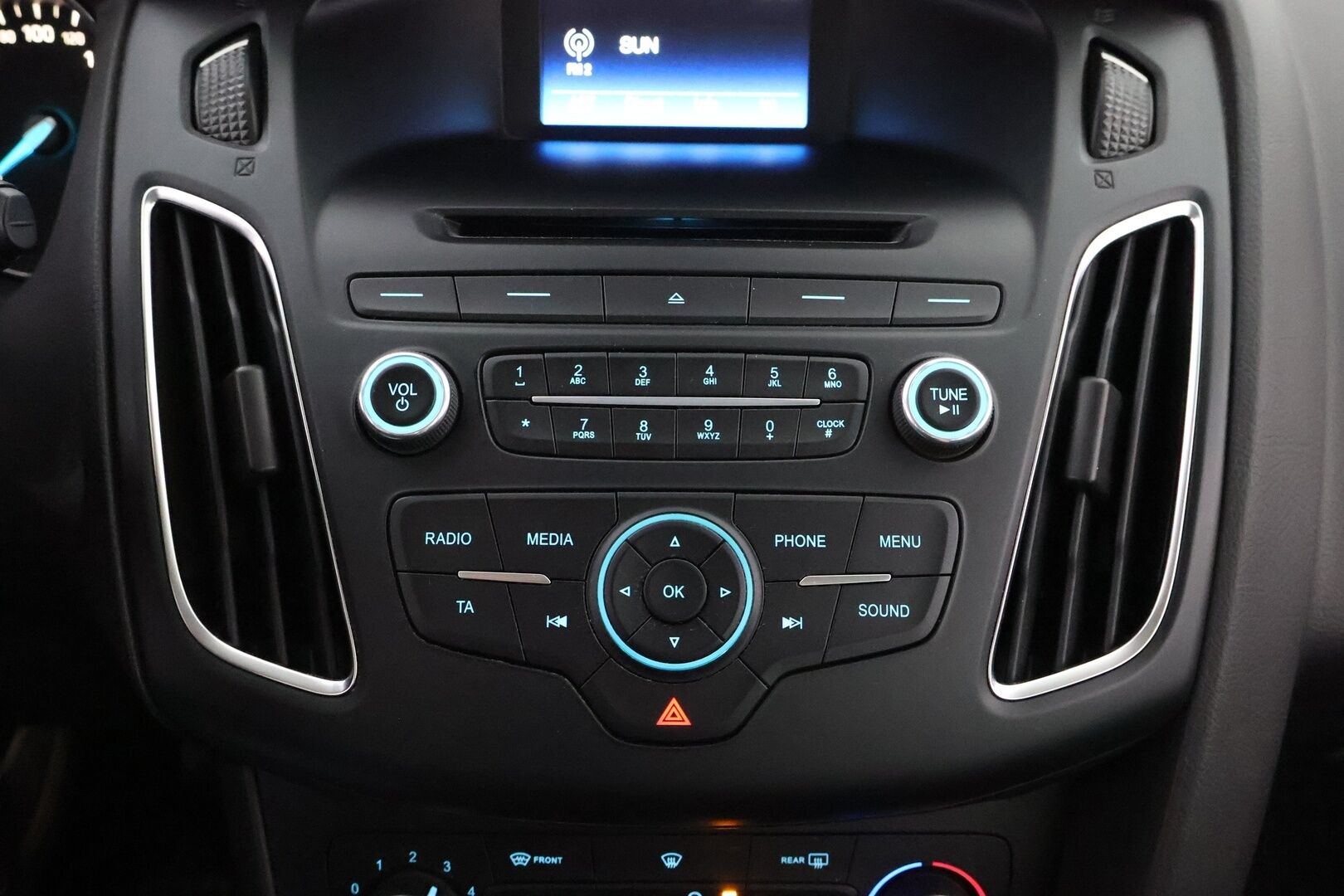 Ford Focus 2015 1,0 EcoBoost 125 hv Start/Stop M6 Trend Wagon - Suomiauto / Merkkihuollettu / Vakkari / Lämmitettävä Tuulilasi / Metalliväri / Juuri tullut Tampereelle!