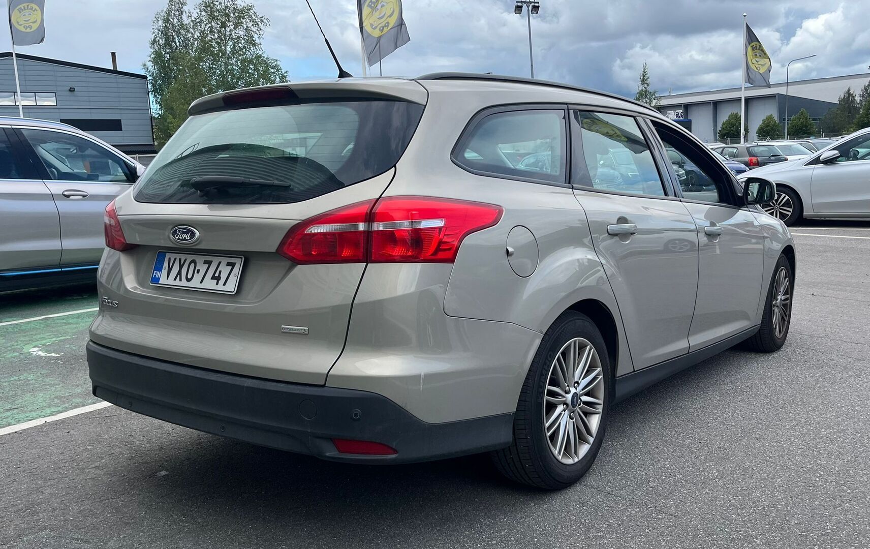 Ford Focus 2015 1,0 EcoBoost 125 hv Start/Stop M6 Trend Wagon - Suomiauto / Merkkihuollettu / Vakkari / Lämmitettävä Tuulilasi / Metalliväri / Juuri tullut Tampereelle!