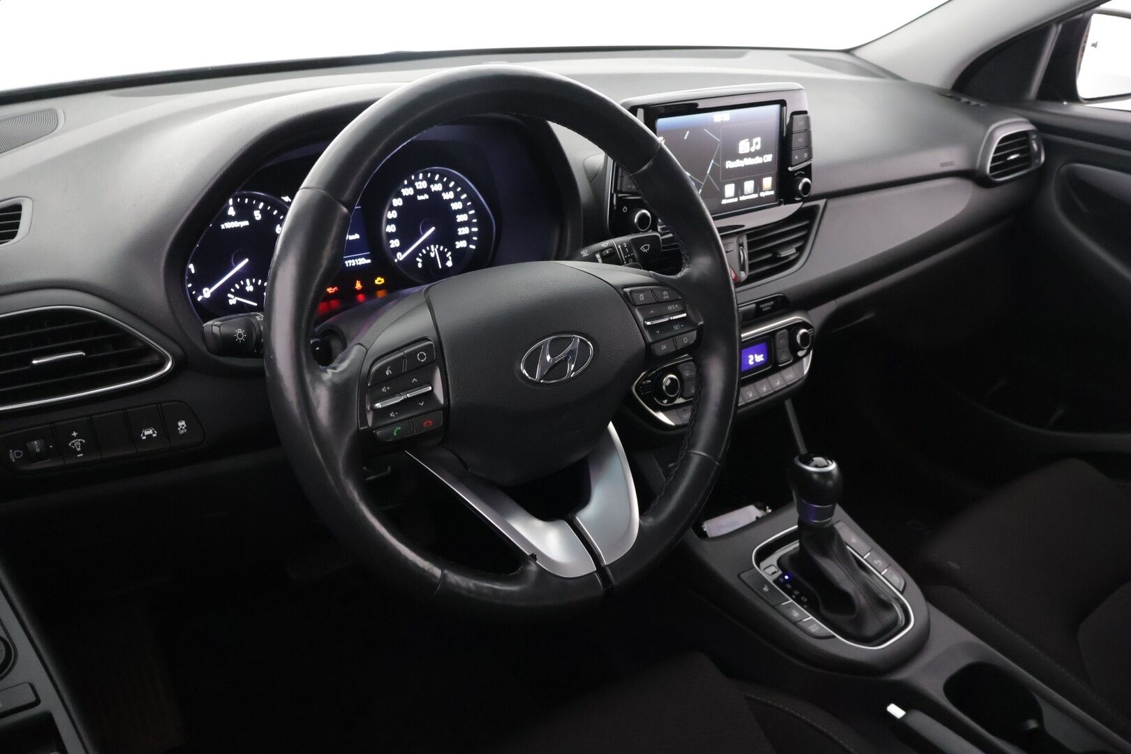 Hyundai I30 2018 Fastback 1,4 T-GDI 7DCT-aut Comfort - Peruutuskamera / Navigointi /  Vakkari / Lohkolämmitin / keyless go / Suomi-auto*