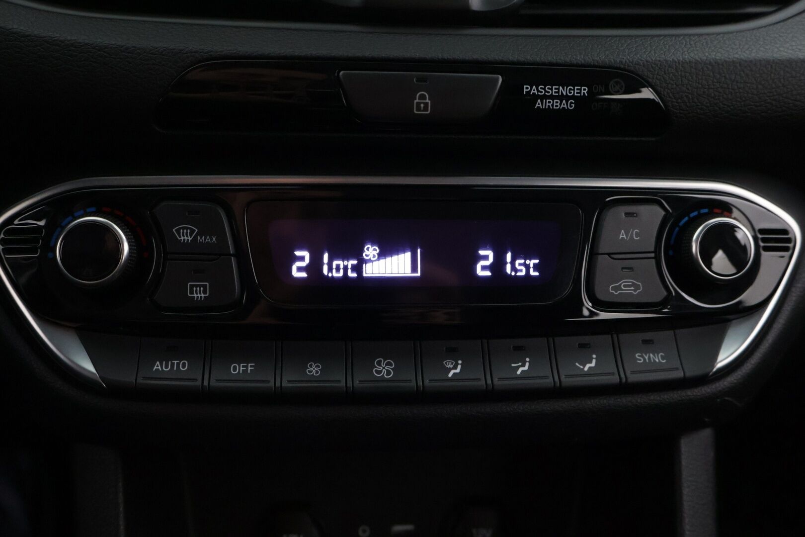 Hyundai I30 2018 Fastback 1,4 T-GDI 7DCT-aut Comfort - Peruutuskamera / Navigointi /  Vakkari / Lohkolämmitin / keyless go / Suomi-auto*