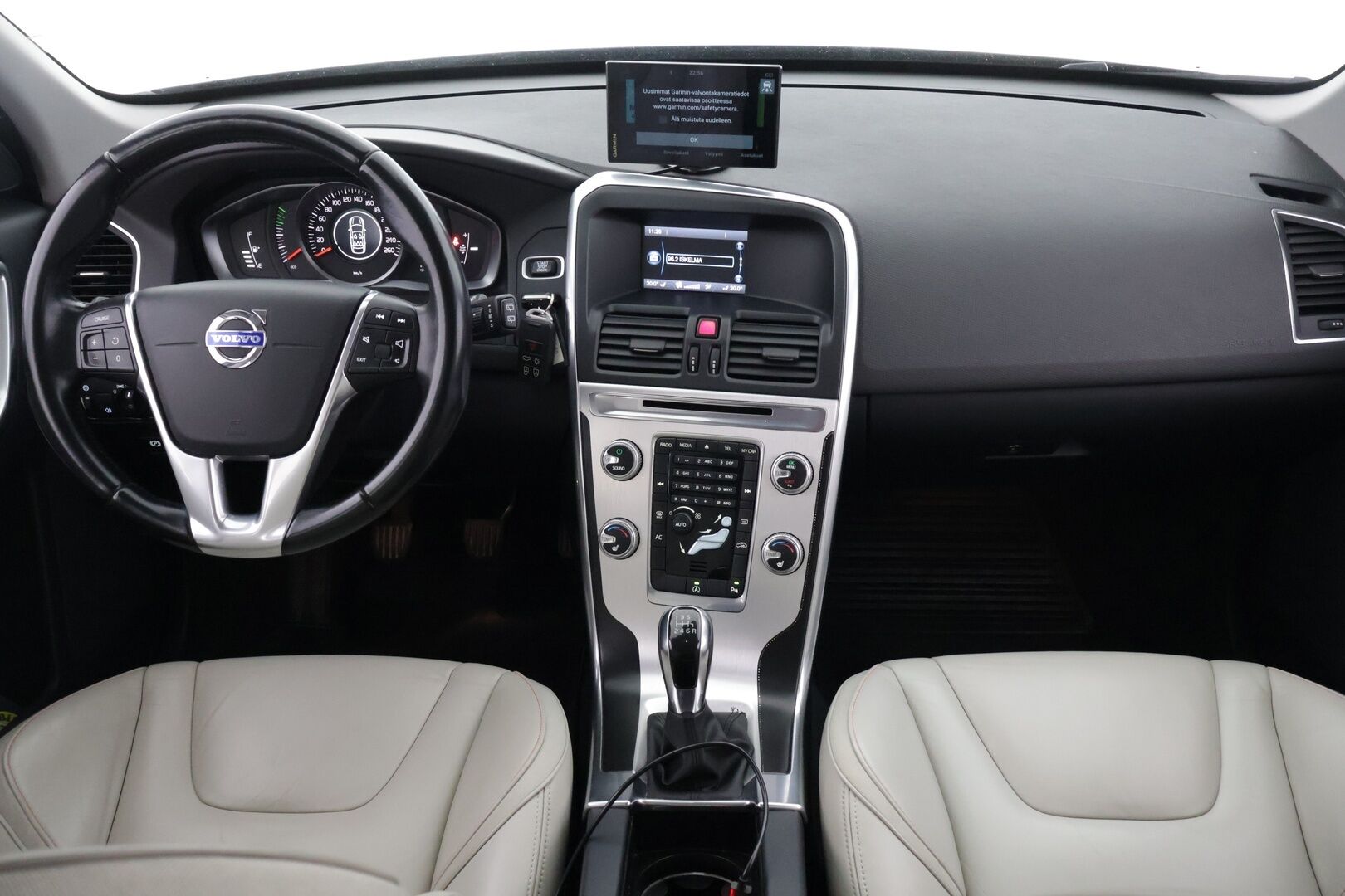 Volvo XC60 2015 D4 Ocean Race Business *Myydään Huutokaupat.com* / Webasto / Vakkari / Koukku / Bluetooth / Vaalea nahkasisusta / Sähköluukku / 2x renkaat / - / Todella hieno Ocean race malli / Hyvät varusteet / Hieno väri /
