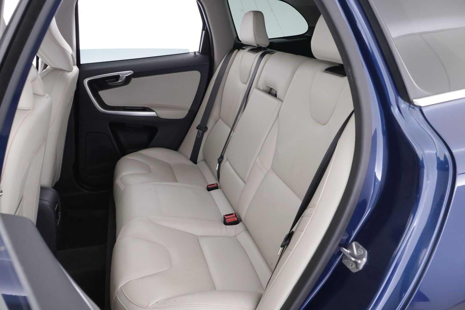 Volvo XC60 2015 D4 Ocean Race Business *Myydään Huutokaupat.com* / Webasto / Vakkari / Koukku / Bluetooth / Vaalea nahkasisusta / Sähköluukku / 2x renkaat / - / Todella hieno Ocean race malli / Hyvät varusteet / Hieno väri /