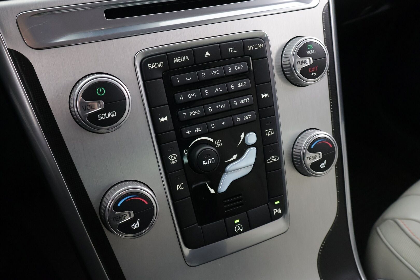 Volvo XC60 2015 D4 Ocean Race Business *Myydään Huutokaupat.com* / Webasto / Vakkari / Koukku / Bluetooth / Vaalea nahkasisusta / Sähköluukku / 2x renkaat / - / Todella hieno Ocean race malli / Hyvät varusteet / Hieno väri /