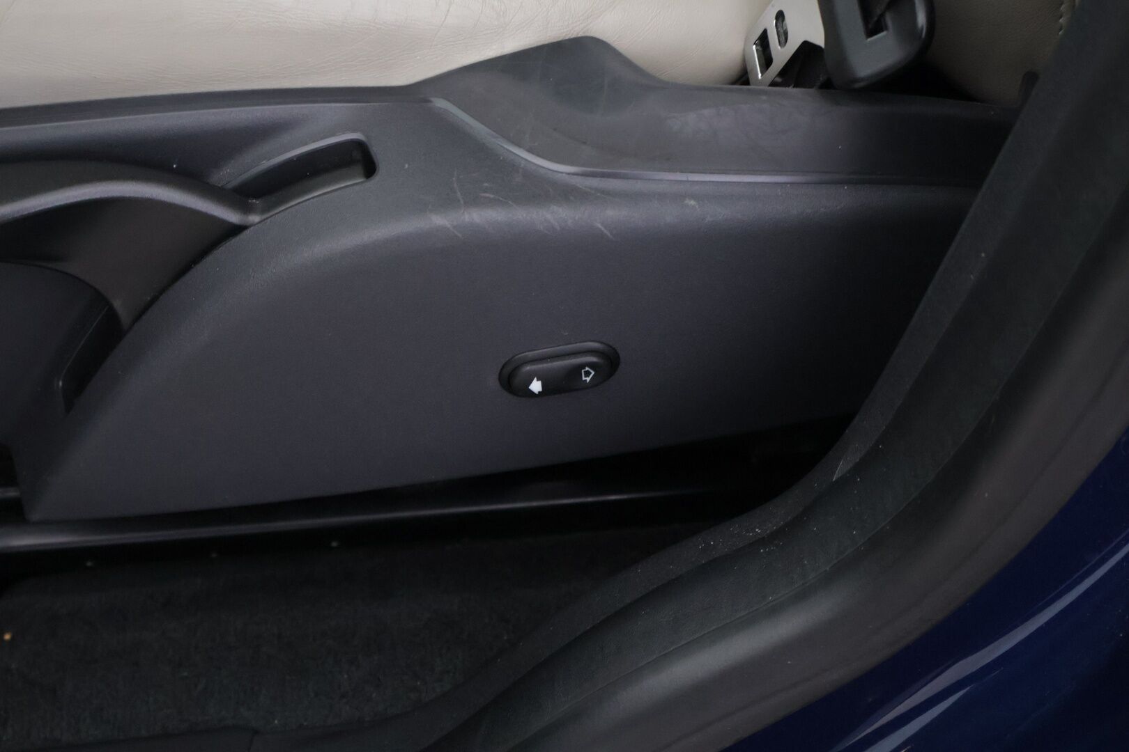 Volvo XC60 2015 D4 Ocean Race Business *Myydään Huutokaupat.com* / Webasto / Vakkari / Koukku / Bluetooth / Vaalea nahkasisusta / Sähköluukku / 2x renkaat / - / Todella hieno Ocean race malli / Hyvät varusteet / Hieno väri /