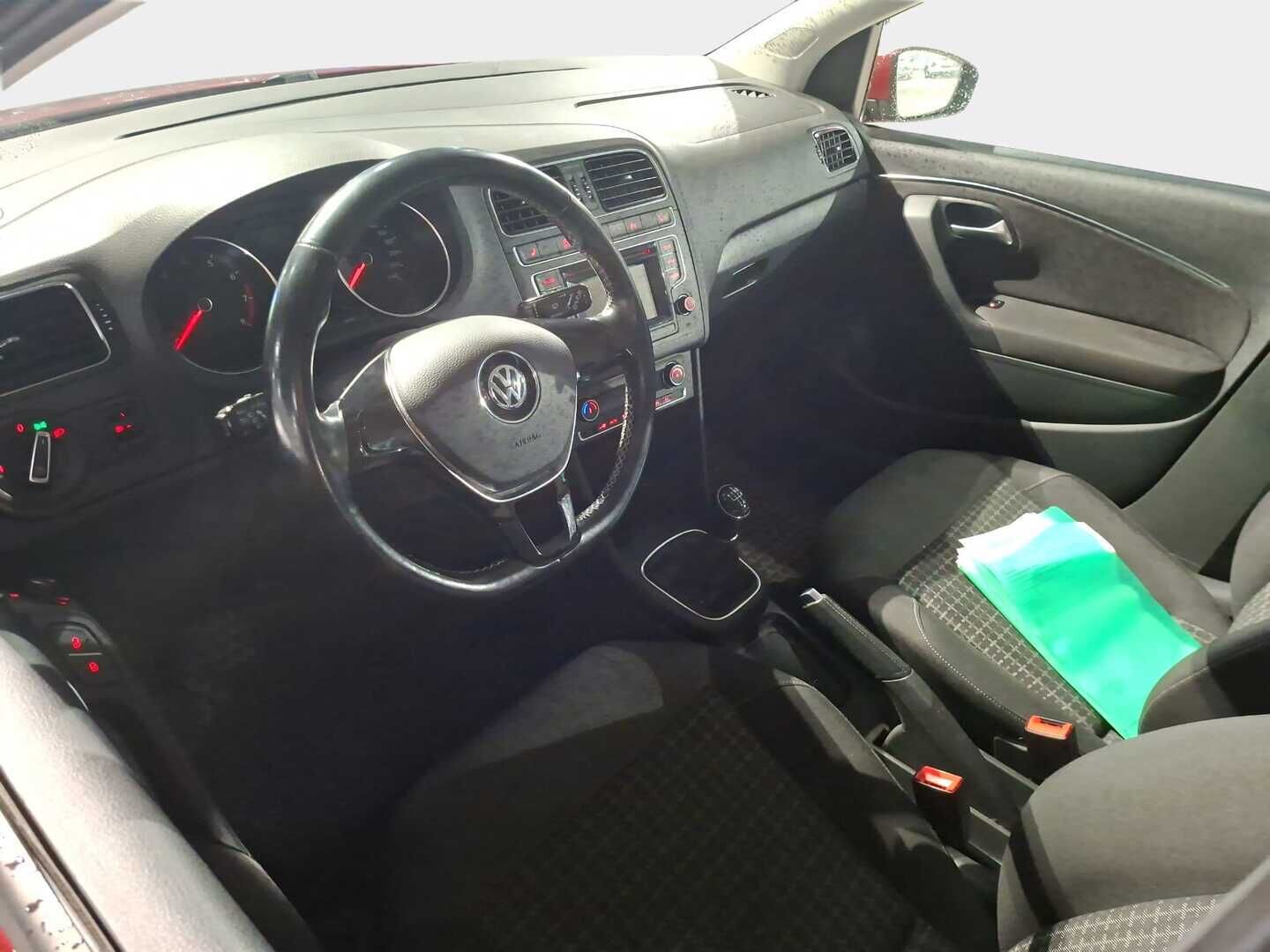 Volkswagen Polo 2015 Comfortline 1,2 TSI 66 kW (90 hv) BlueMotion Technology 4-ovinen - 3.om Suomi-auto | Facelift | Lohko+sisäp | Autom.ilmastointi | Vakkari | 2x hyvät renkaat vanteilla | Juuri huollettu ja vaihdettu jakohihna! | Siistikuntoinen yksilö!