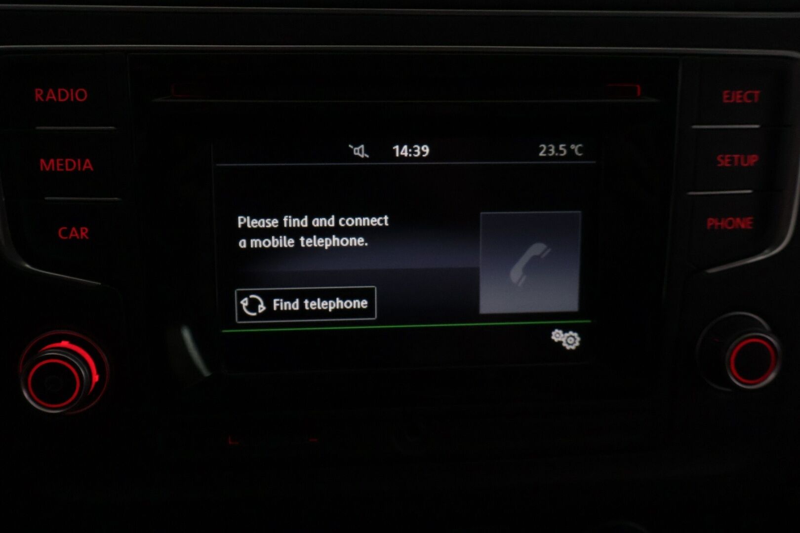 Volkswagen Polo 2015 Comfortline 1,2 TSI 66 kW (90 hv) BlueMotion Technology 4-ovinen - Suomi-auto | Facelift | Lohko+sisäp | Autom.ilmastointi | Vakkari | 2x hyvät renkaat vanteilla | Juuri huollettu ja vaihdettu jakohihna! | Siistikuntoinen yksilö!