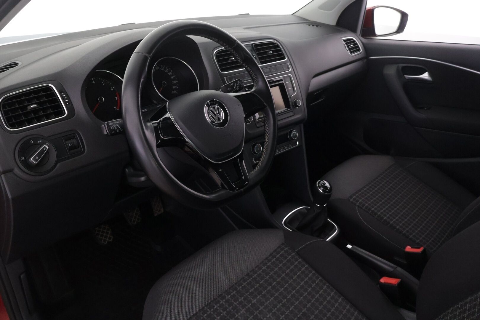 Volkswagen Polo 2015 Comfortline 1,2 TSI 66 kW (90 hv) BlueMotion Technology 4-ovinen - Suomi-auto | Facelift | Lohko+sisäp | Autom.ilmastointi | Vakkari | 2x hyvät renkaat vanteilla | Juuri huollettu ja vaihdettu jakohihna! | Siistikuntoinen yksilö!