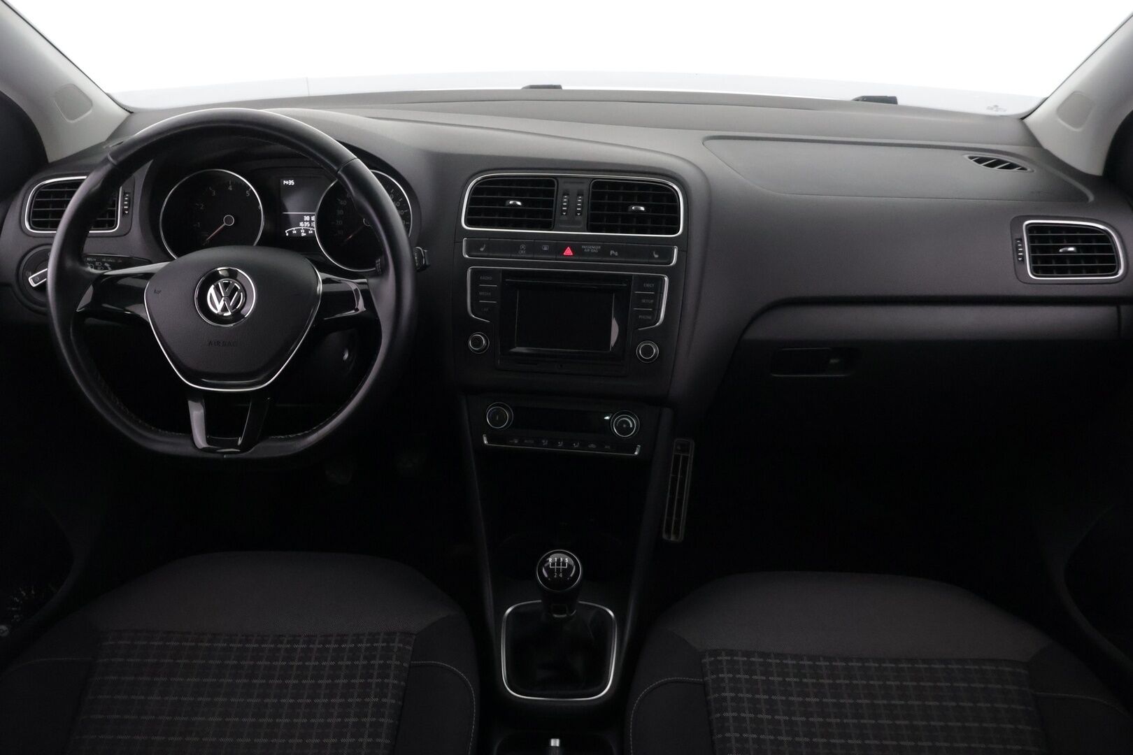 Volkswagen Polo 2015 Comfortline 1,2 TSI 66 kW (90 hv) BlueMotion Technology 4-ovinen - Suomi-auto | Facelift | Lohko+sisäp | Autom.ilmastointi | Vakkari | 2x hyvät renkaat vanteilla | Juuri huollettu ja vaihdettu jakohihna! | Siistikuntoinen yksilö!