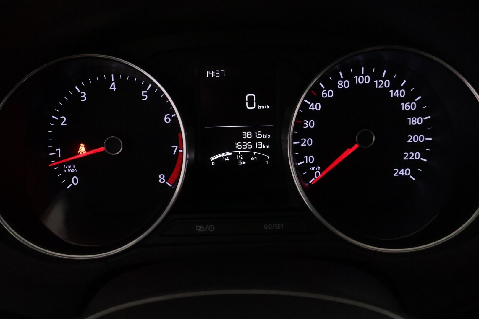 Volkswagen Polo 2015 Comfortline 1,2 TSI 66 kW (90 hv) BlueMotion Technology 4-ovinen - Suomi-auto | Facelift | Lohko+sisäp | Autom.ilmastointi | Vakkari | 2x hyvät renkaat vanteilla | Juuri huollettu ja vaihdettu jakohihna! | Siistikuntoinen yksilö!