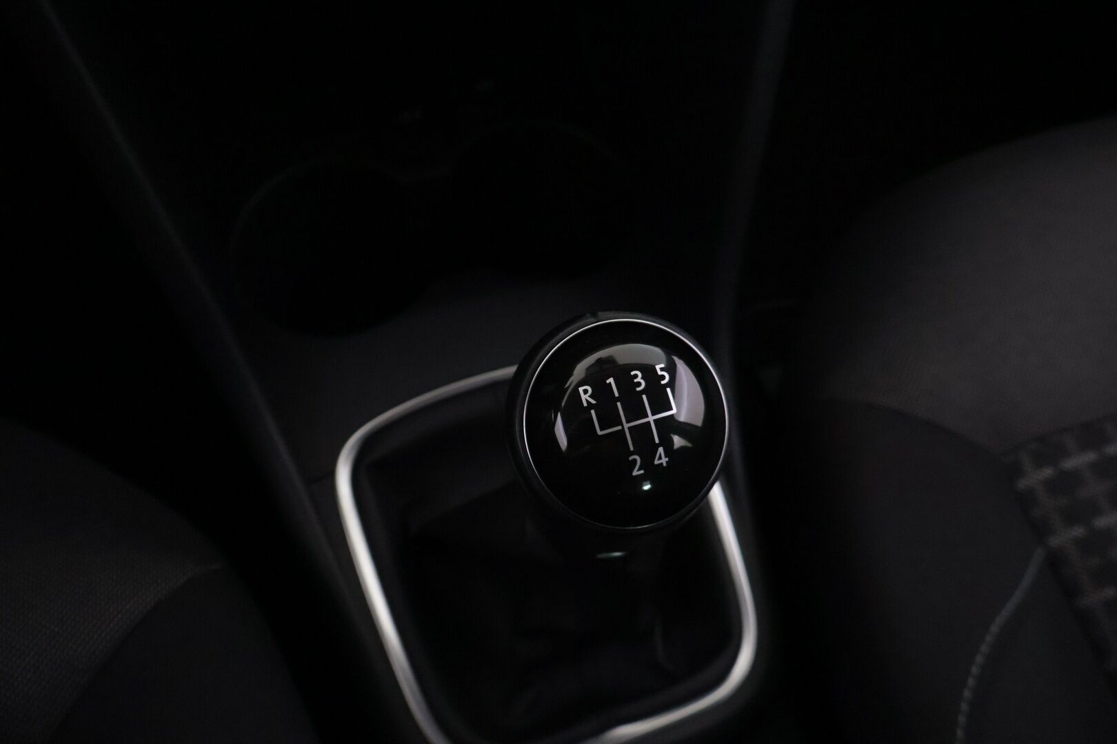 Volkswagen Polo 2015 Comfortline 1,2 TSI 66 kW (90 hv) BlueMotion Technology 4-ovinen - Suomi-auto | Facelift | Lohko+sisäp | Autom.ilmastointi | Vakkari | 2x hyvät renkaat vanteilla | Juuri huollettu ja vaihdettu jakohihna! | Siistikuntoinen yksilö!